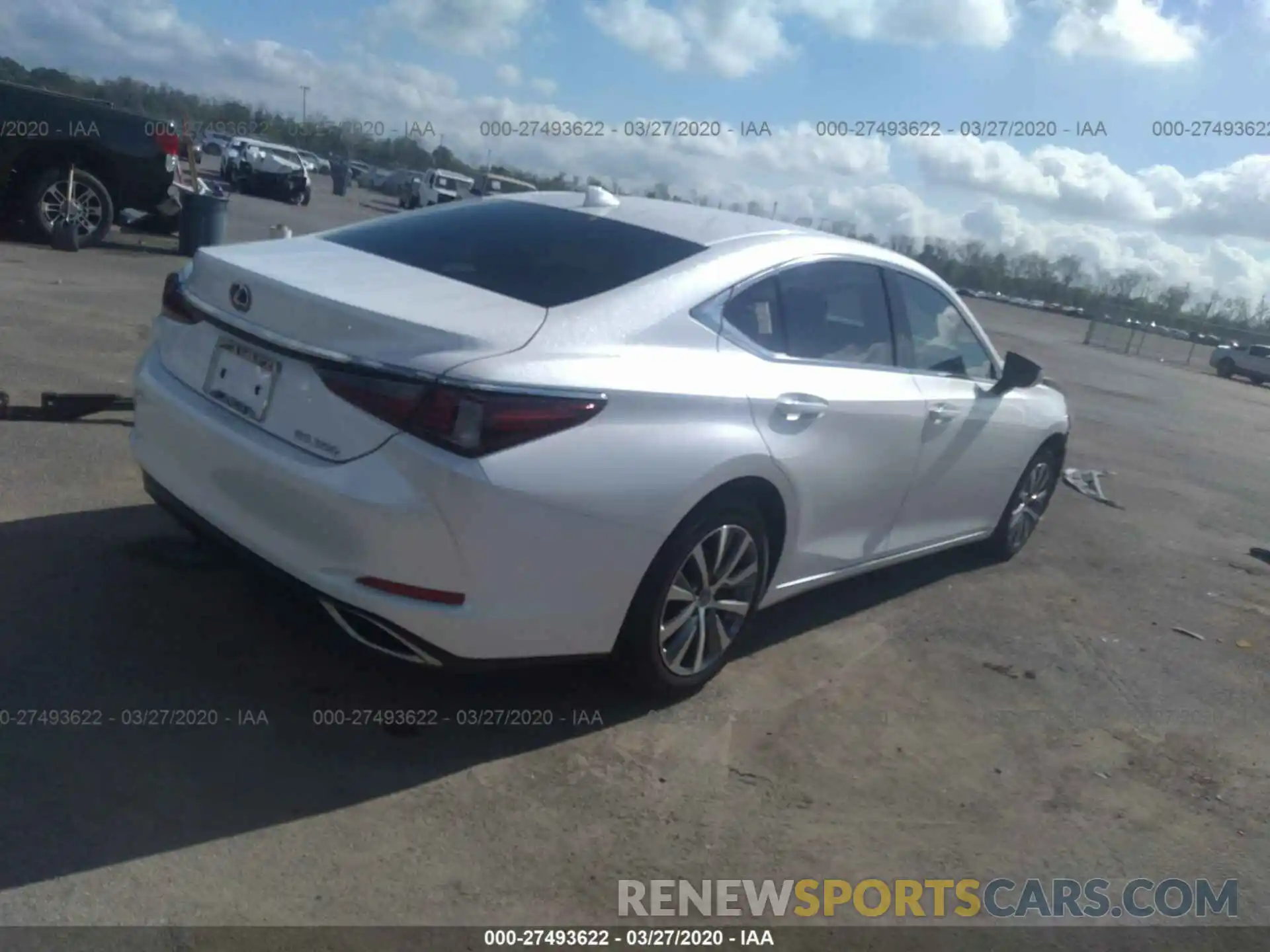 4 Photograph of a damaged car 58ABZ1B16KU039542 LEXUS ES 2019