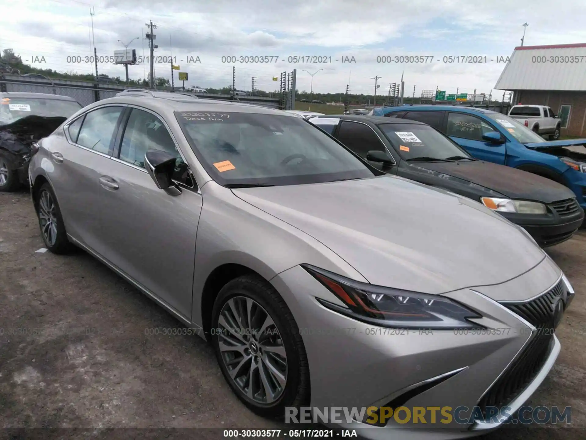 1 Photograph of a damaged car 58ABZ1B16KU039699 LEXUS ES 2019