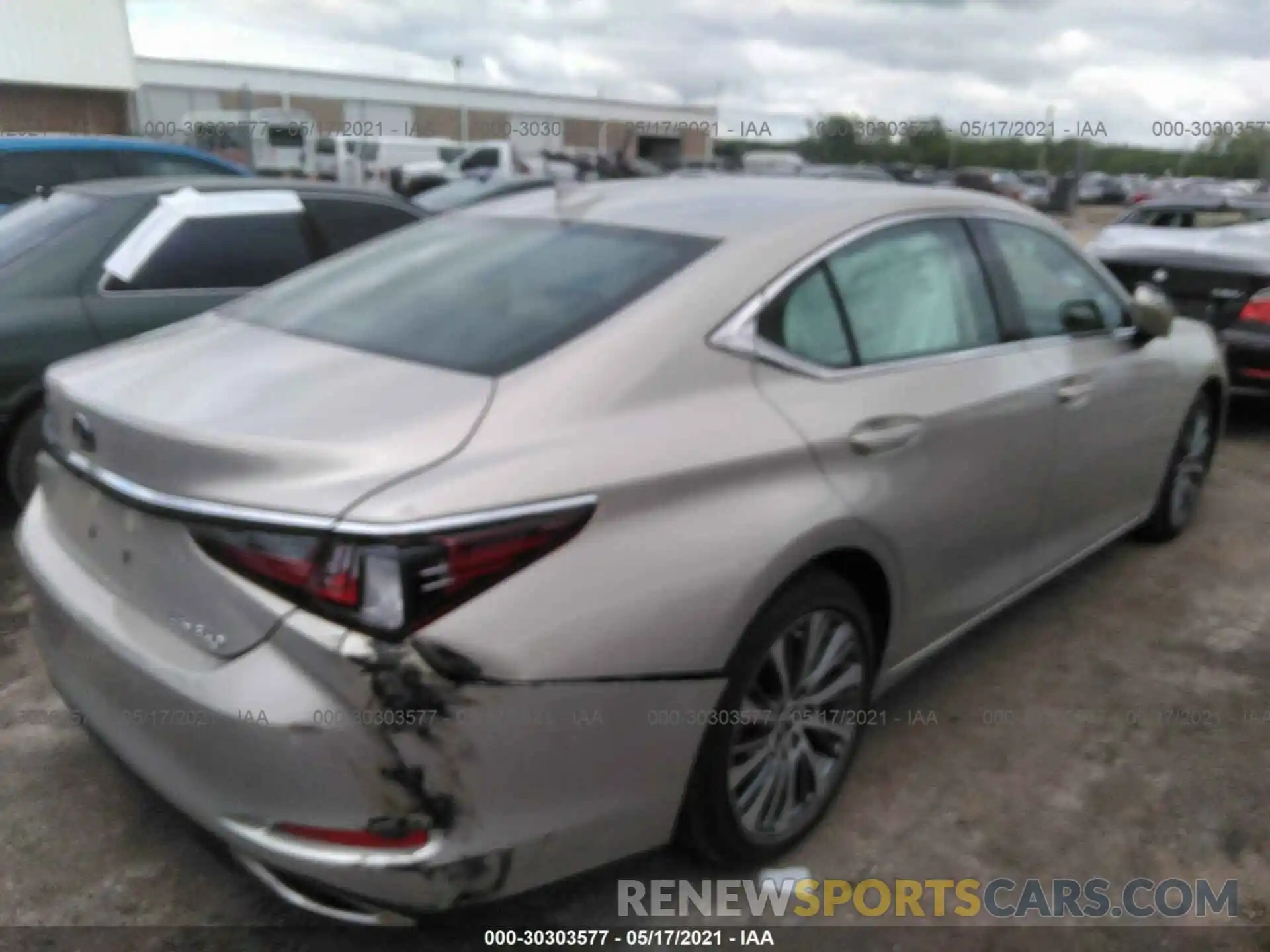 4 Photograph of a damaged car 58ABZ1B16KU039699 LEXUS ES 2019