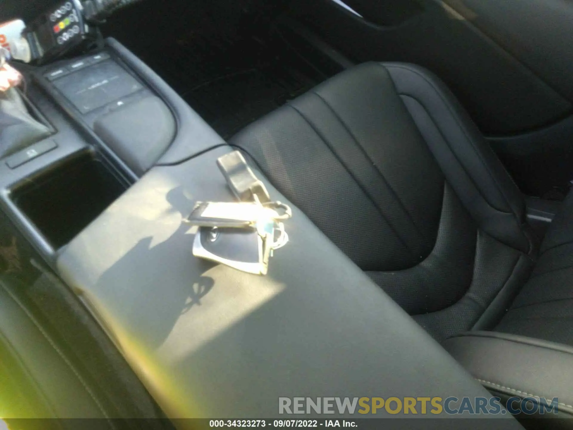 11 Photograph of a damaged car 58ABZ1B16KU048208 LEXUS ES 2019