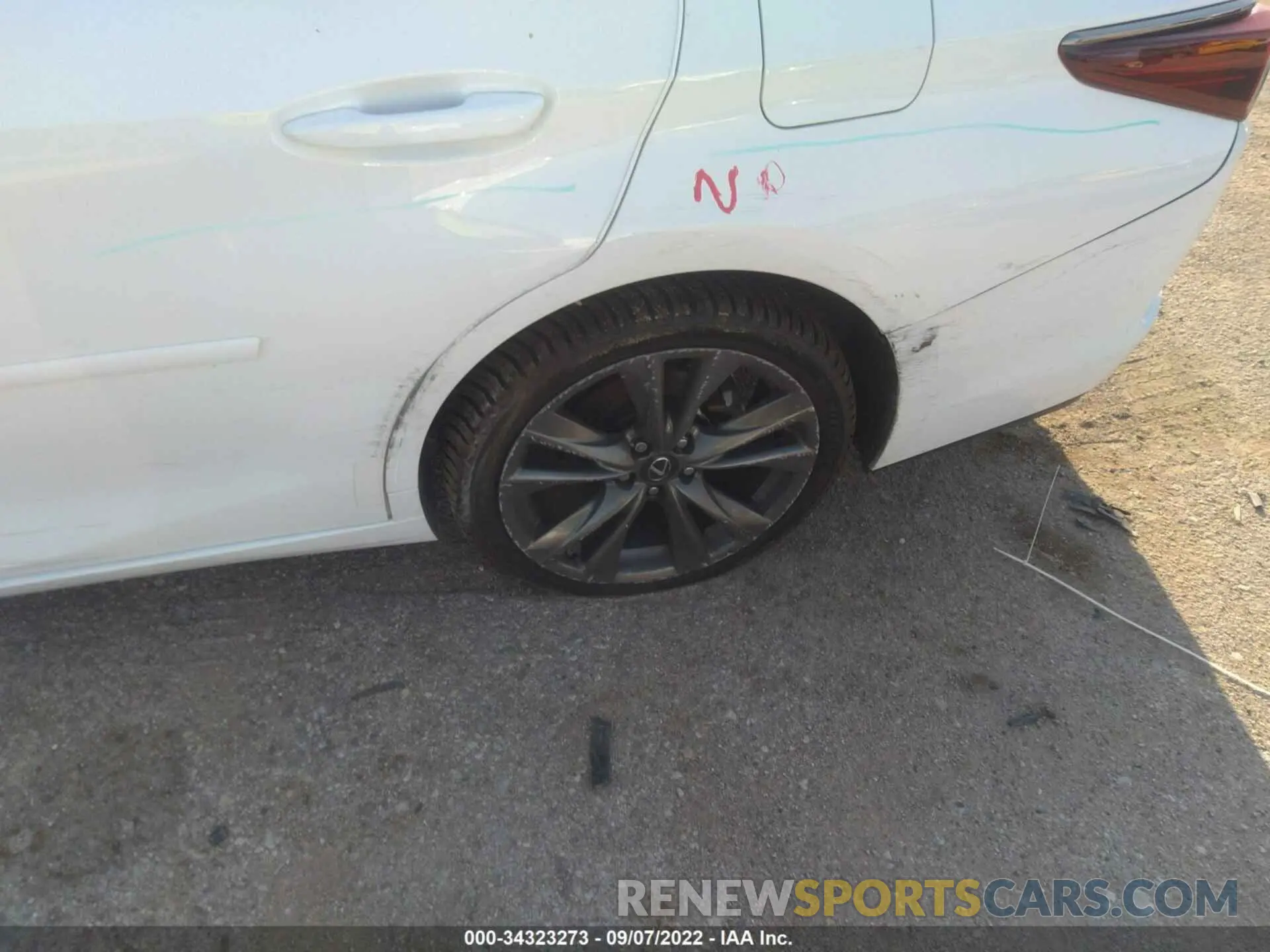 14 Photograph of a damaged car 58ABZ1B16KU048208 LEXUS ES 2019