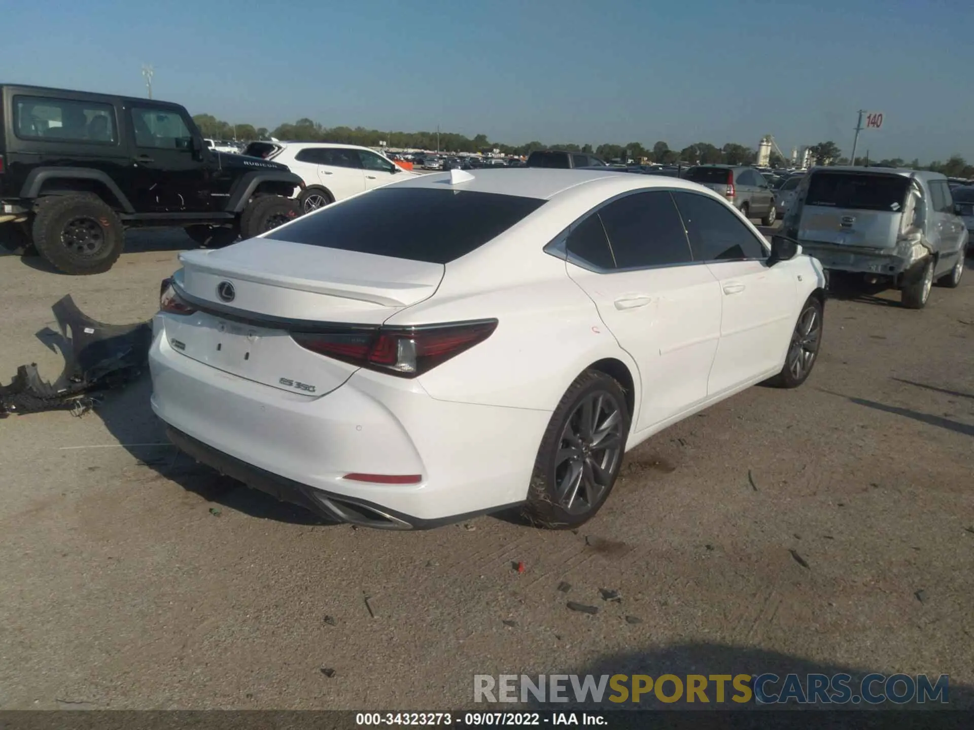 4 Photograph of a damaged car 58ABZ1B16KU048208 LEXUS ES 2019