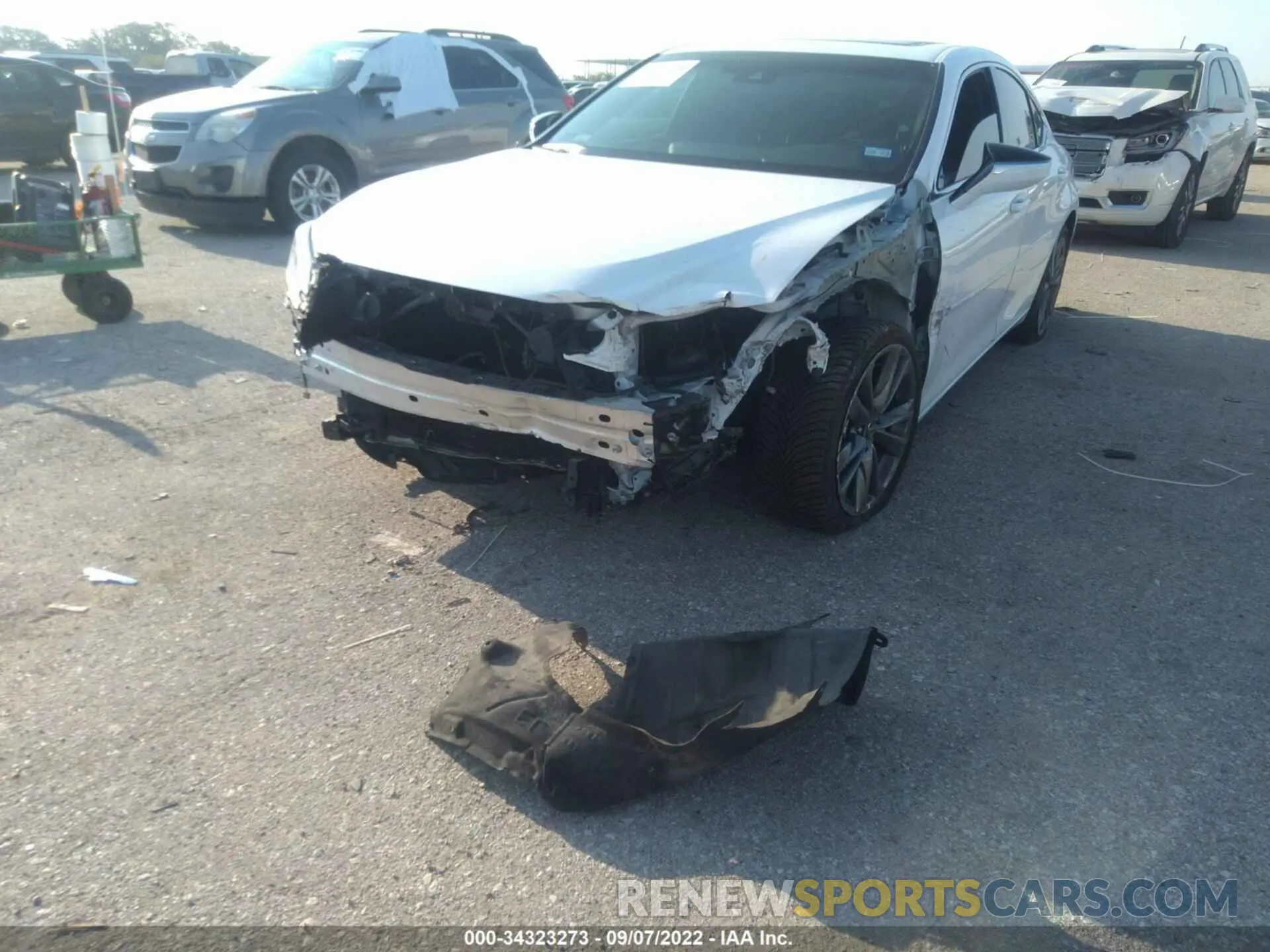 6 Photograph of a damaged car 58ABZ1B16KU048208 LEXUS ES 2019