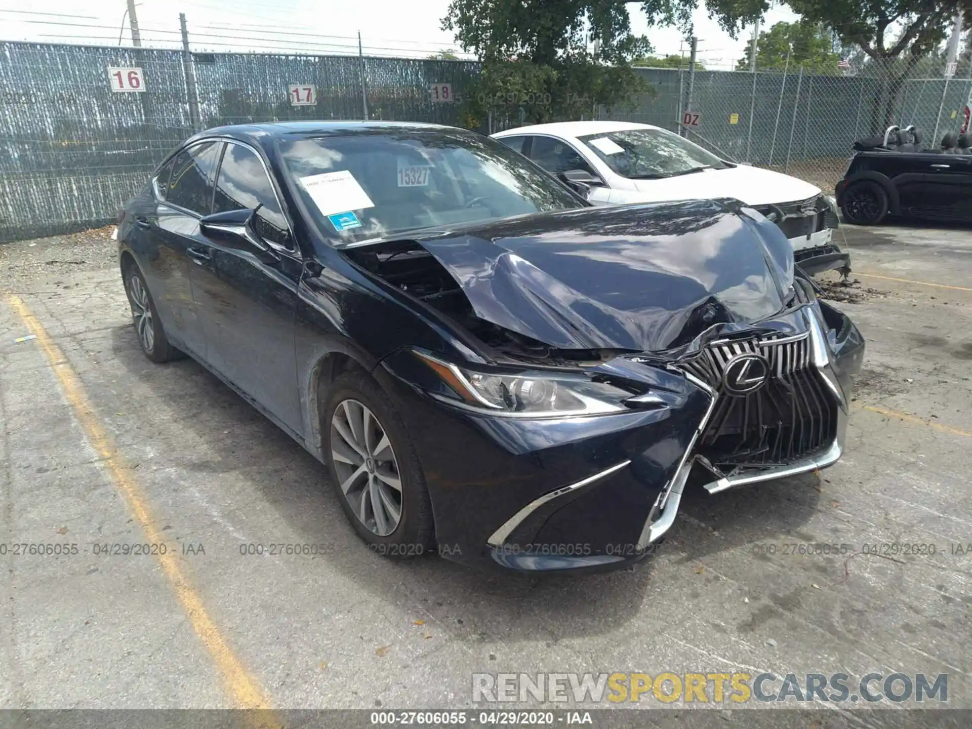 1 Photograph of a damaged car 58ABZ1B17KU008669 LEXUS ES 2019