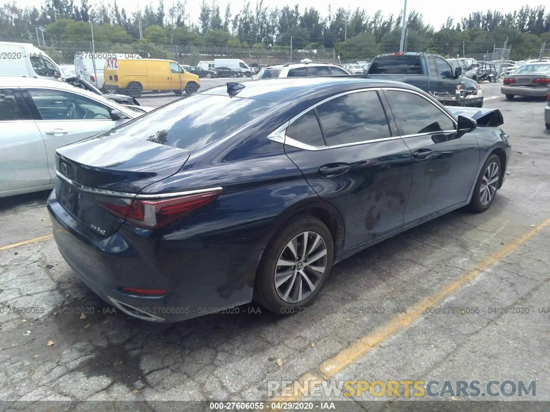 4 Photograph of a damaged car 58ABZ1B17KU008669 LEXUS ES 2019