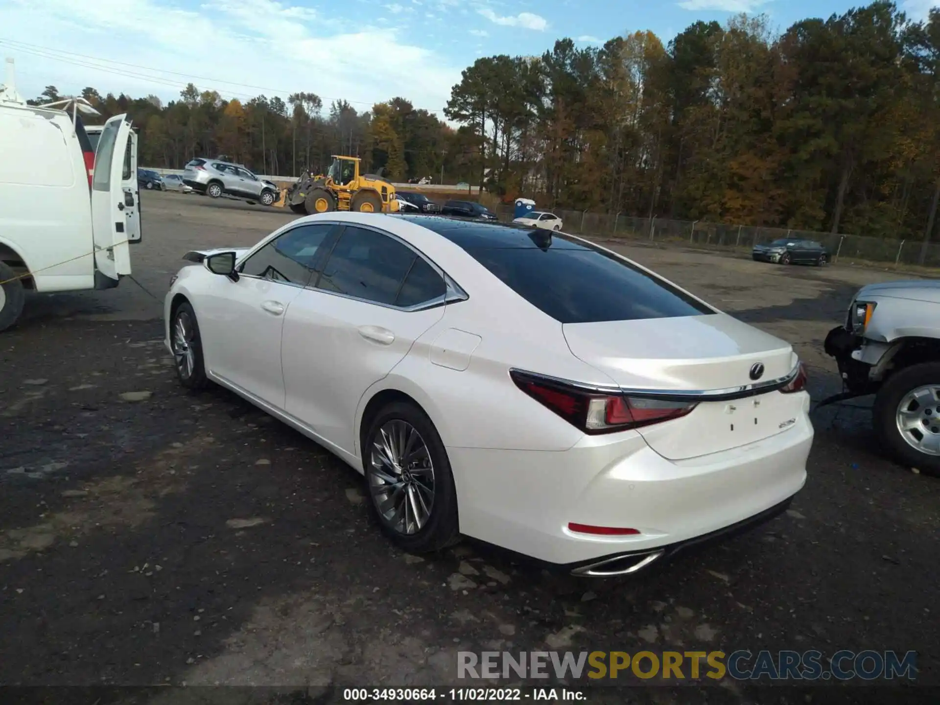 3 Photograph of a damaged car 58ABZ1B17KU016156 LEXUS ES 2019