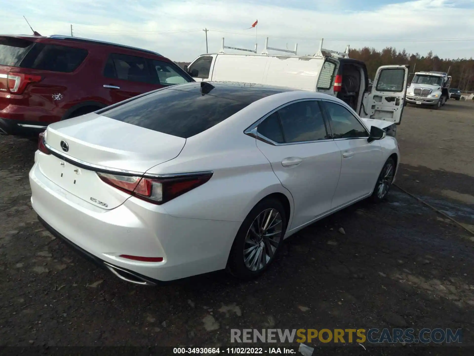 4 Photograph of a damaged car 58ABZ1B17KU016156 LEXUS ES 2019