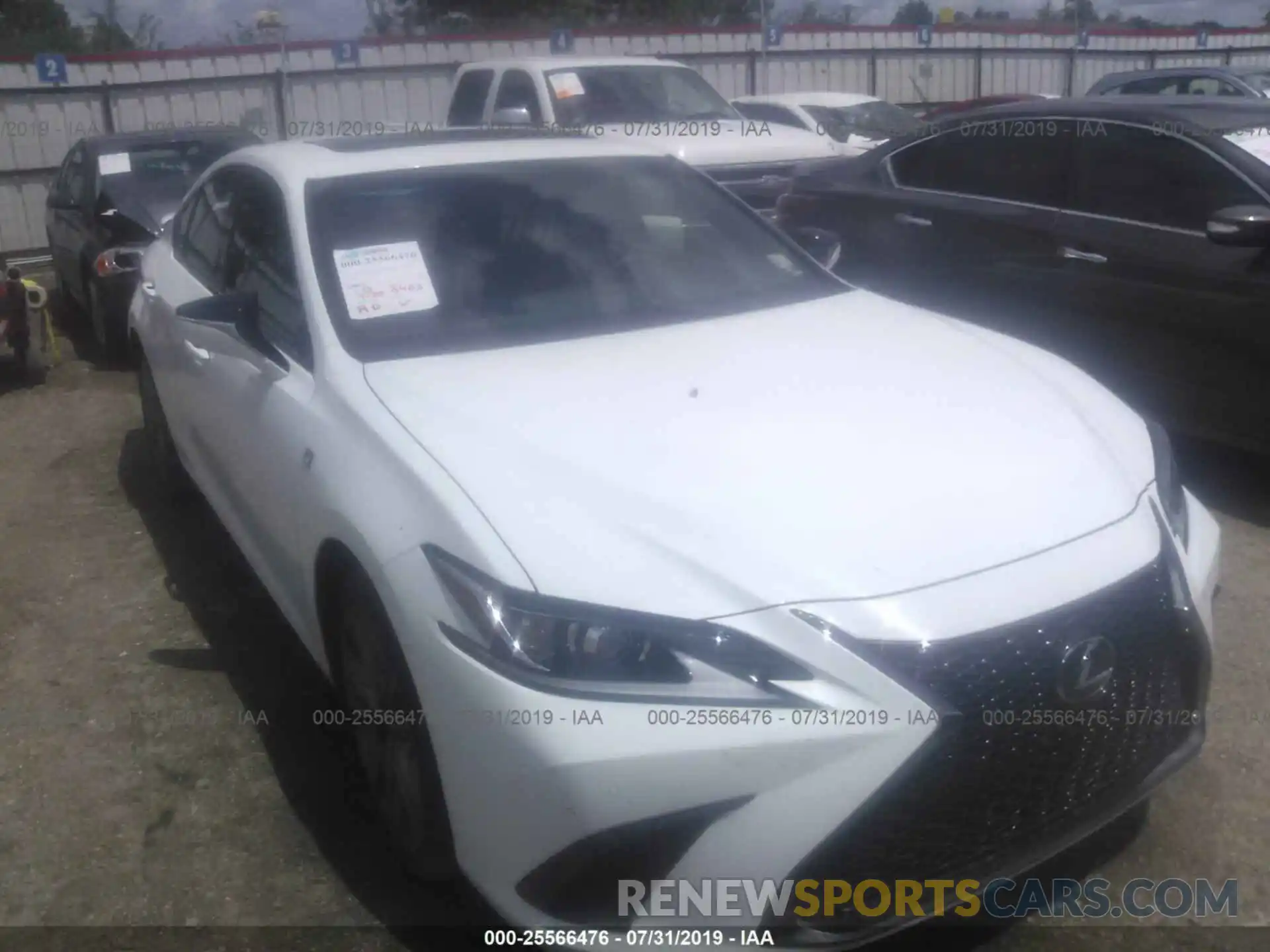 1 Photograph of a damaged car 58ABZ1B17KU016643 LEXUS ES 2019