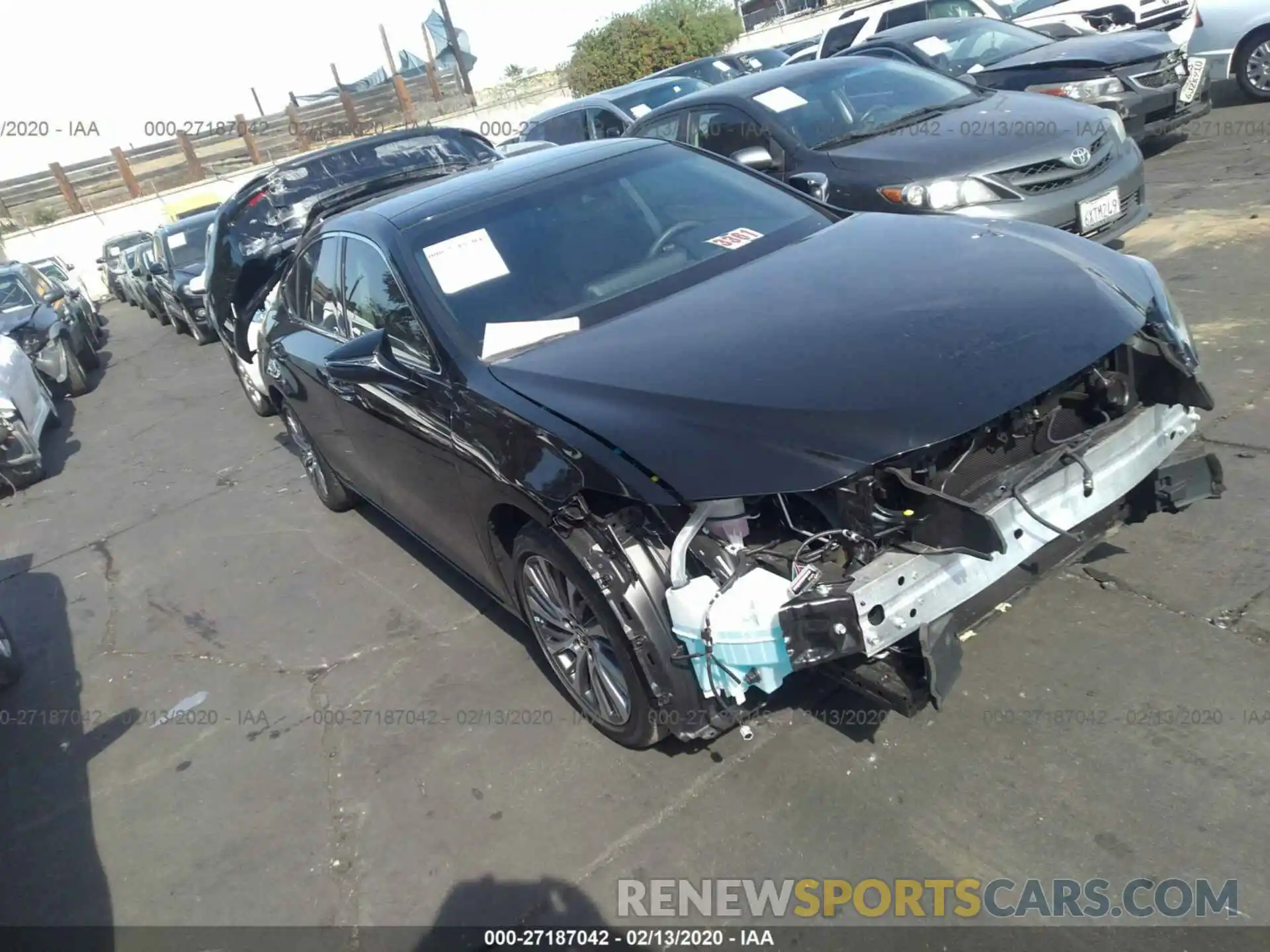 1 Photograph of a damaged car 58ABZ1B17KU026945 LEXUS ES 2019