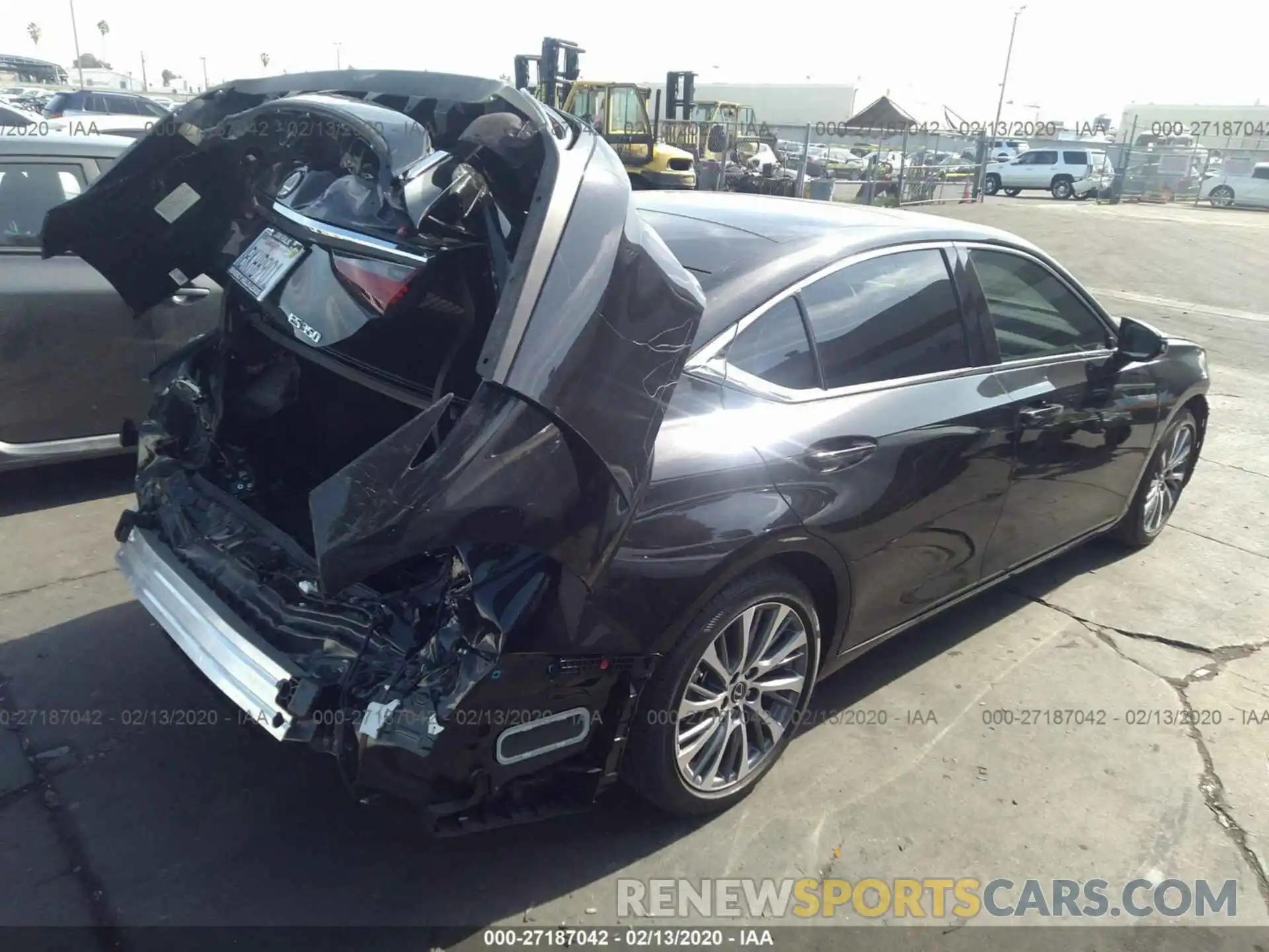 4 Photograph of a damaged car 58ABZ1B17KU026945 LEXUS ES 2019