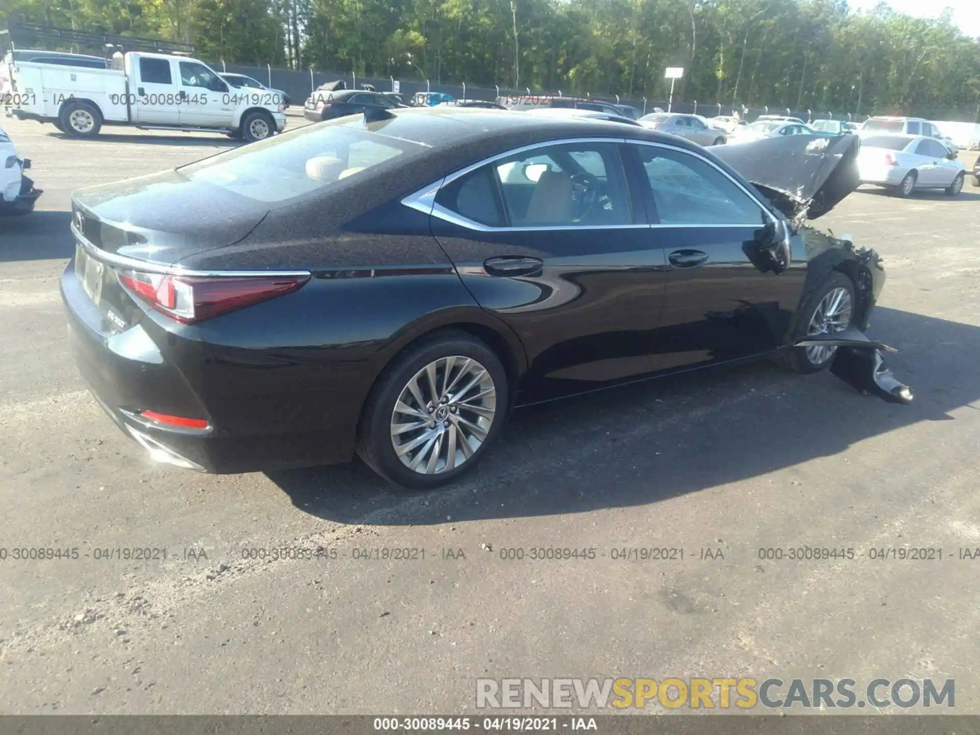 4 Photograph of a damaged car 58ABZ1B17KU029540 LEXUS ES 2019