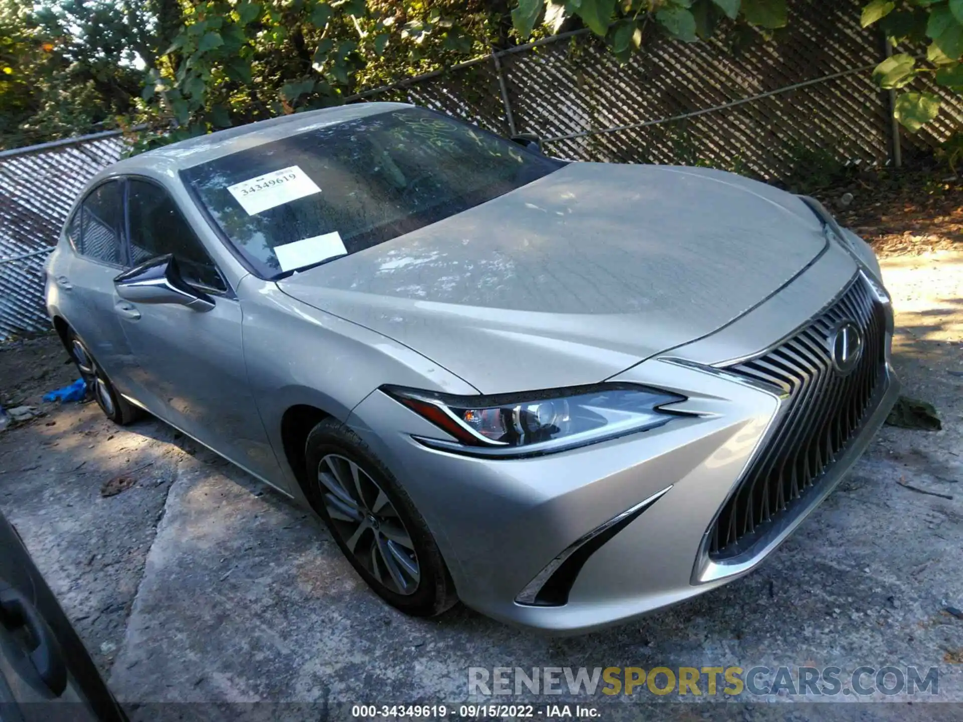 1 Photograph of a damaged car 58ABZ1B17KU030428 LEXUS ES 2019