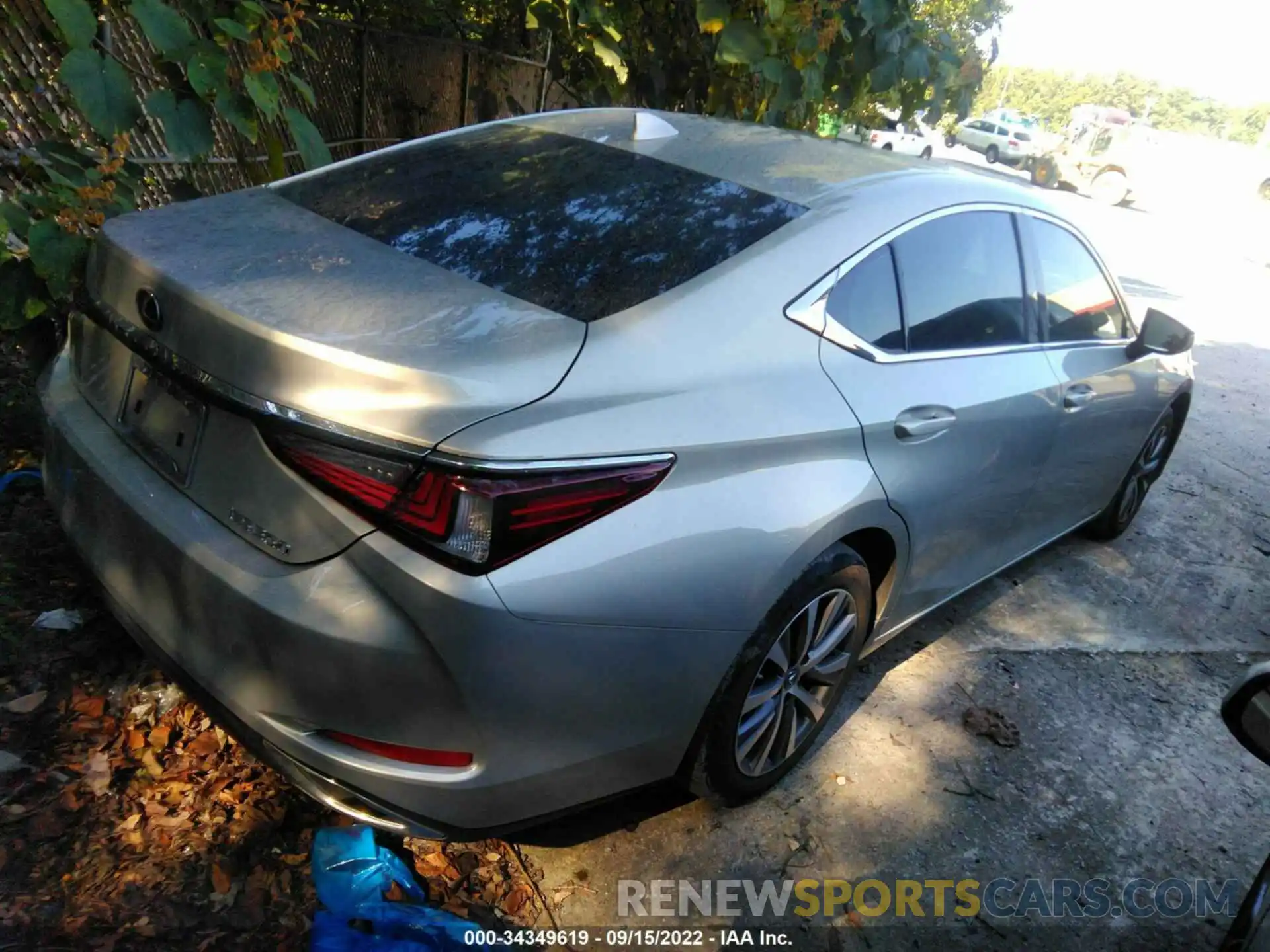 4 Photograph of a damaged car 58ABZ1B17KU030428 LEXUS ES 2019