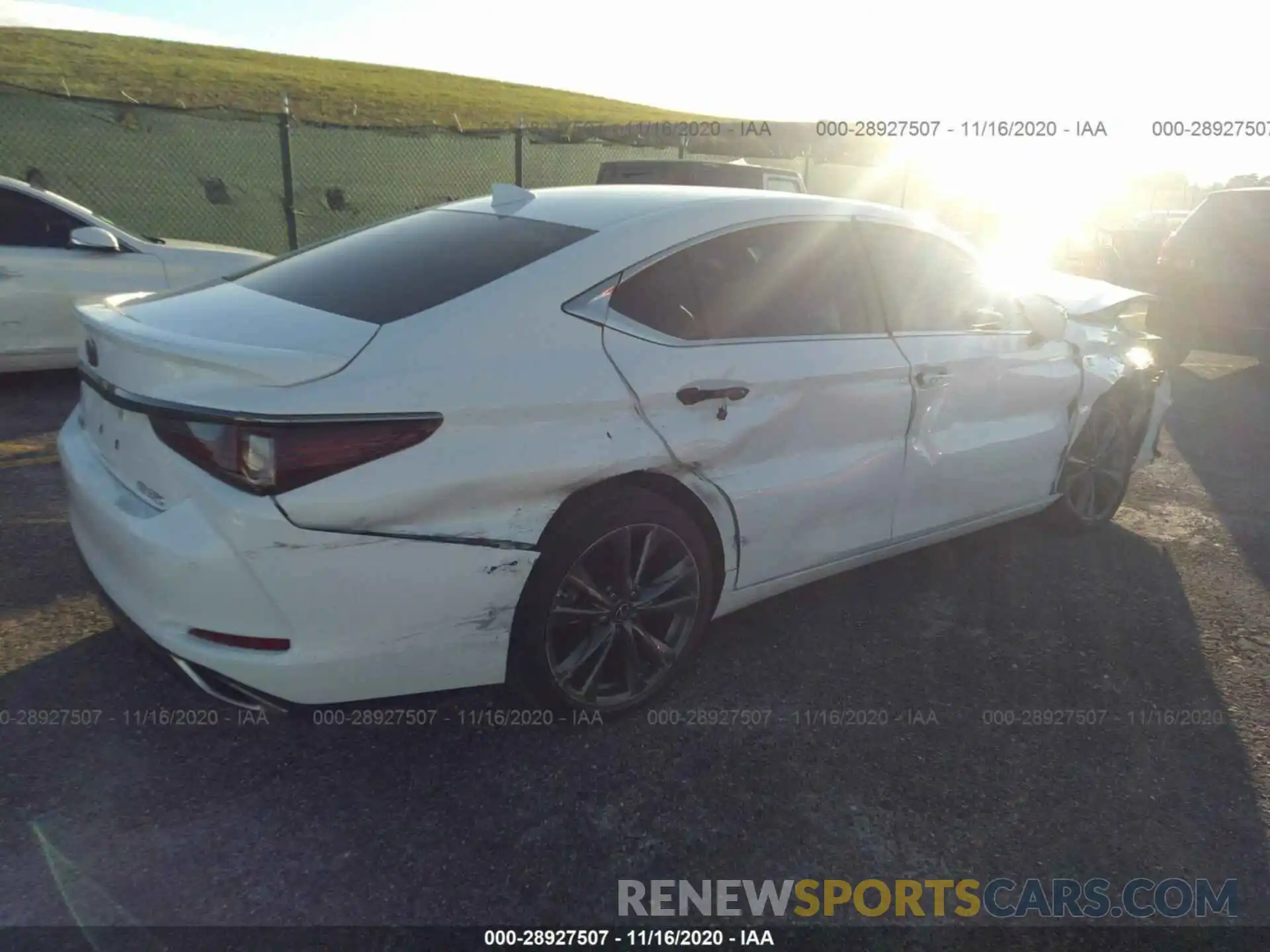 4 Photograph of a damaged car 58ABZ1B17KU043115 LEXUS ES 2019