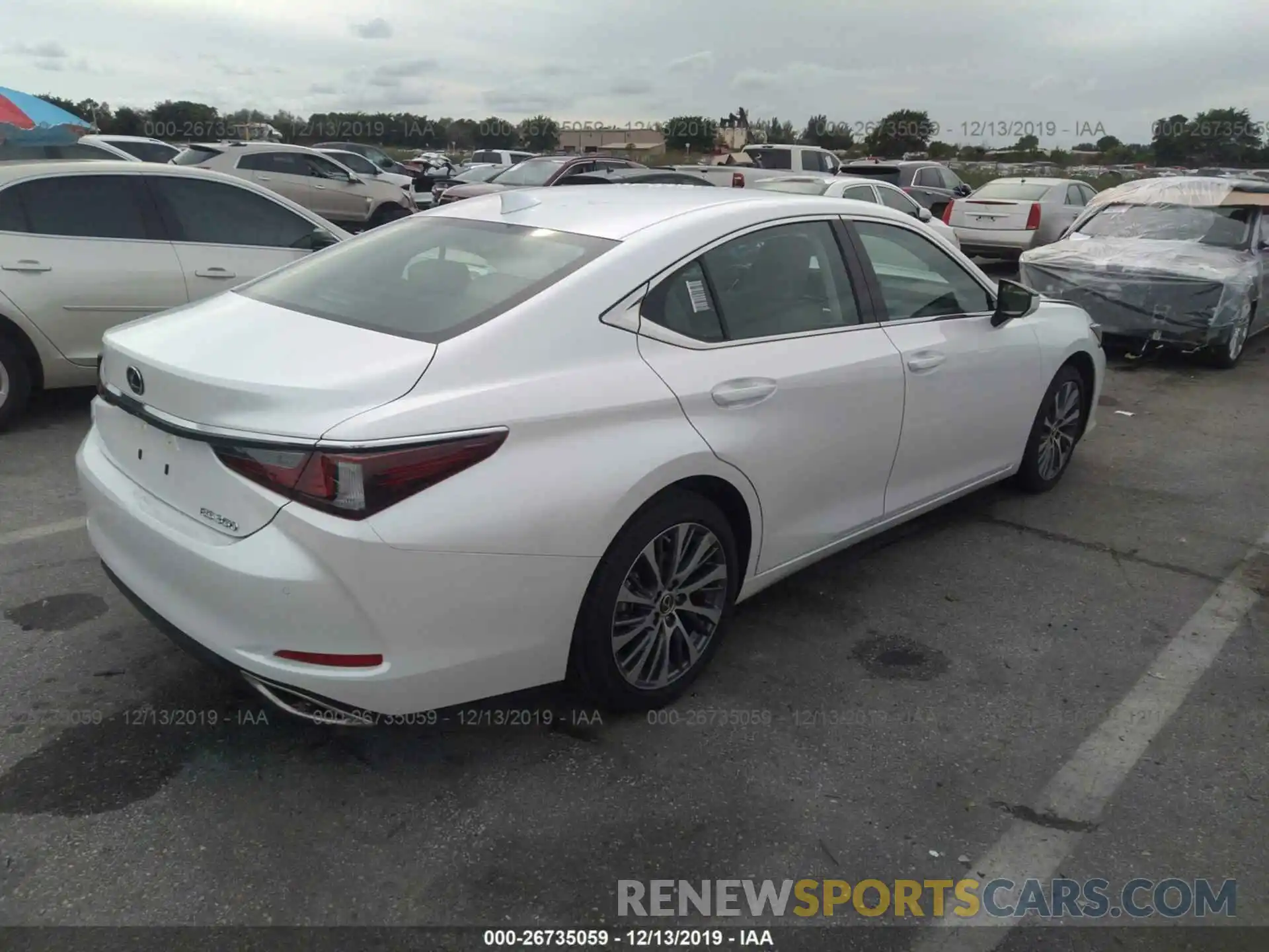 4 Photograph of a damaged car 58ABZ1B17KU043843 LEXUS ES 2019