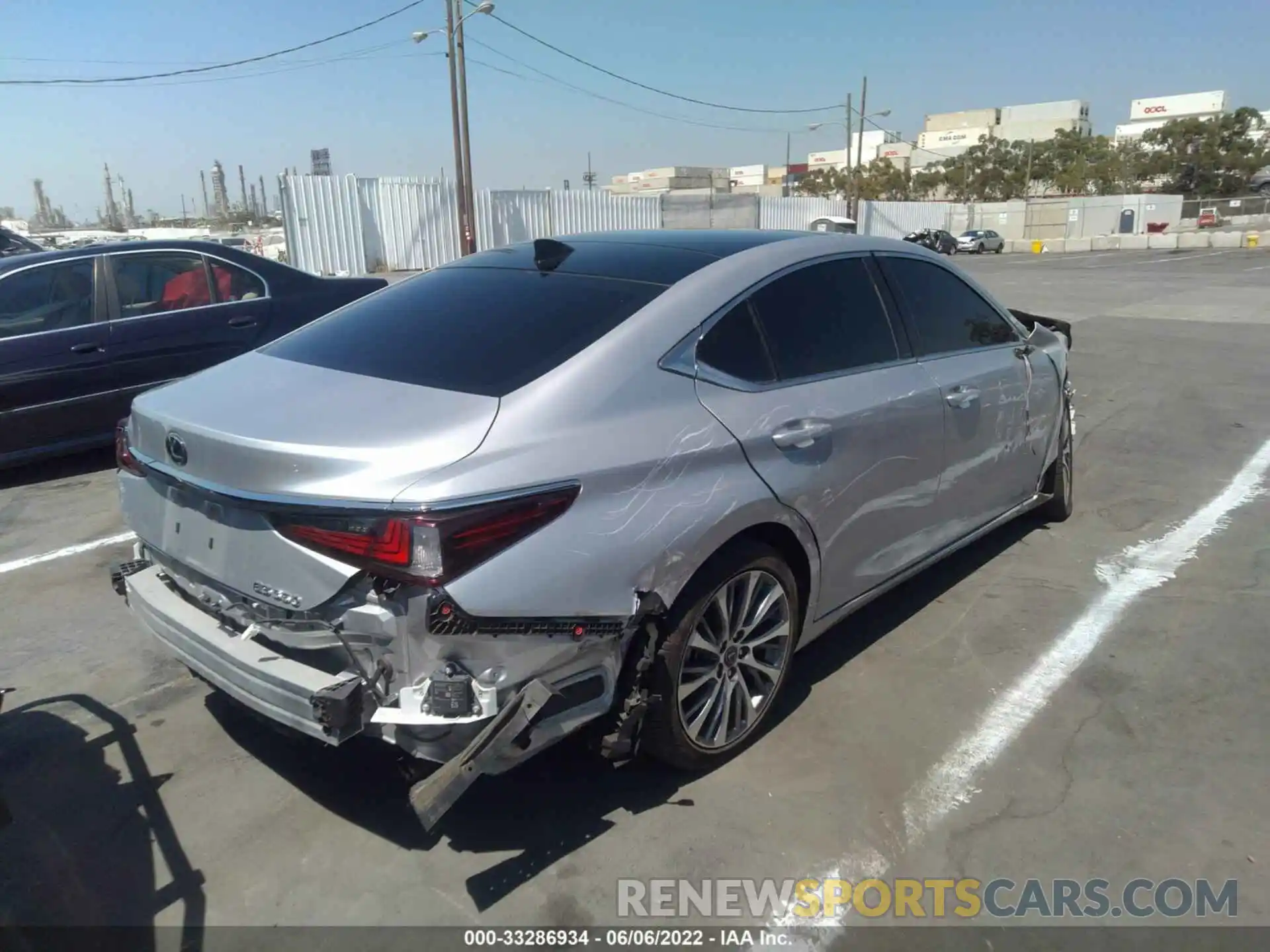 4 Photograph of a damaged car 58ABZ1B17KU044507 LEXUS ES 2019