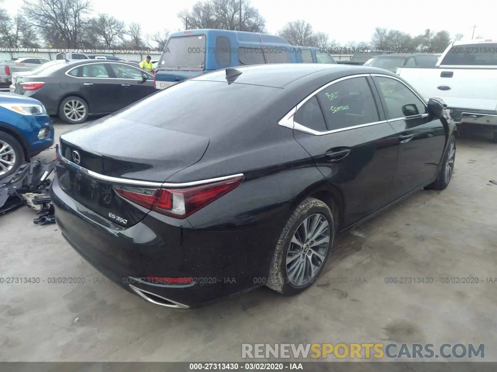 4 Photograph of a damaged car 58ABZ1B18KU011662 LEXUS ES 2019