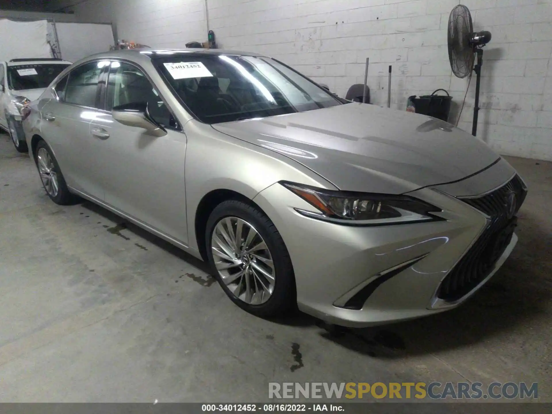 1 Photograph of a damaged car 58ABZ1B18KU011693 LEXUS ES 2019