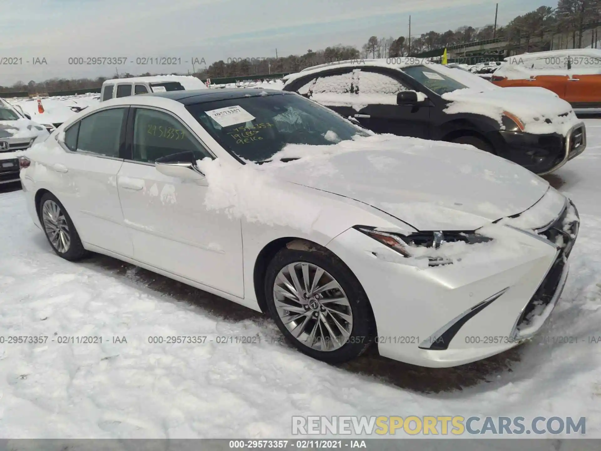 1 Photograph of a damaged car 58ABZ1B18KU013962 LEXUS ES 2019