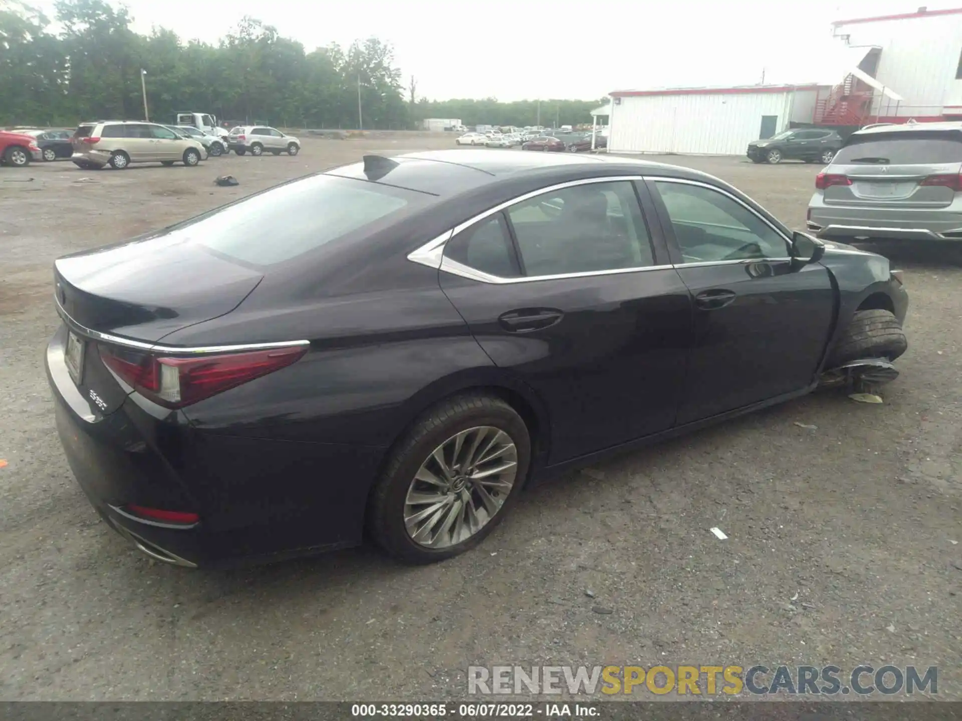 4 Photograph of a damaged car 58ABZ1B18KU017705 LEXUS ES 2019