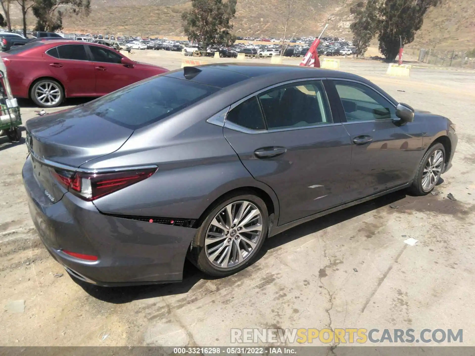 4 Photograph of a damaged car 58ABZ1B18KU036903 LEXUS ES 2019