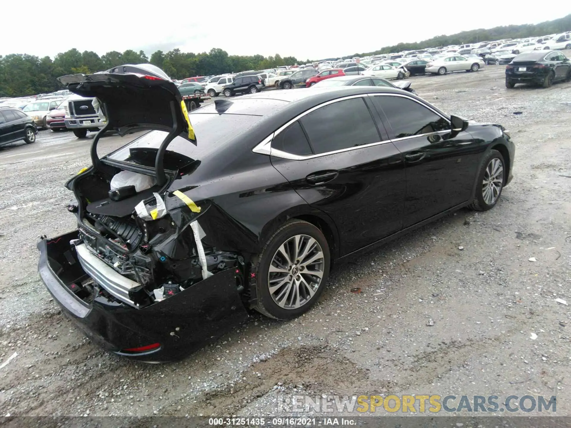 4 Photograph of a damaged car 58ABZ1B18KU042099 LEXUS ES 2019