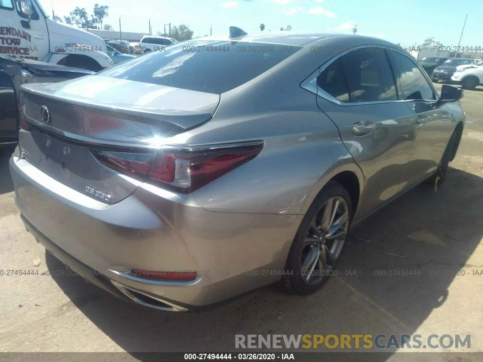 4 Photograph of a damaged car 58ABZ1B19KU011508 LEXUS ES 2019