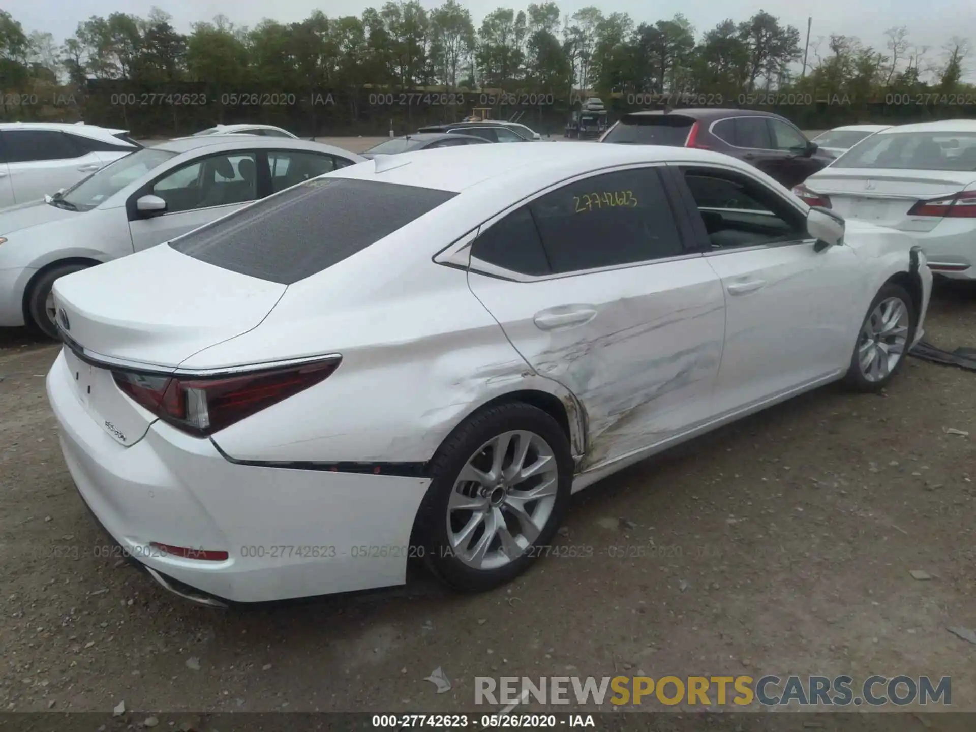 4 Photograph of a damaged car 58ABZ1B19KU014568 LEXUS ES 2019