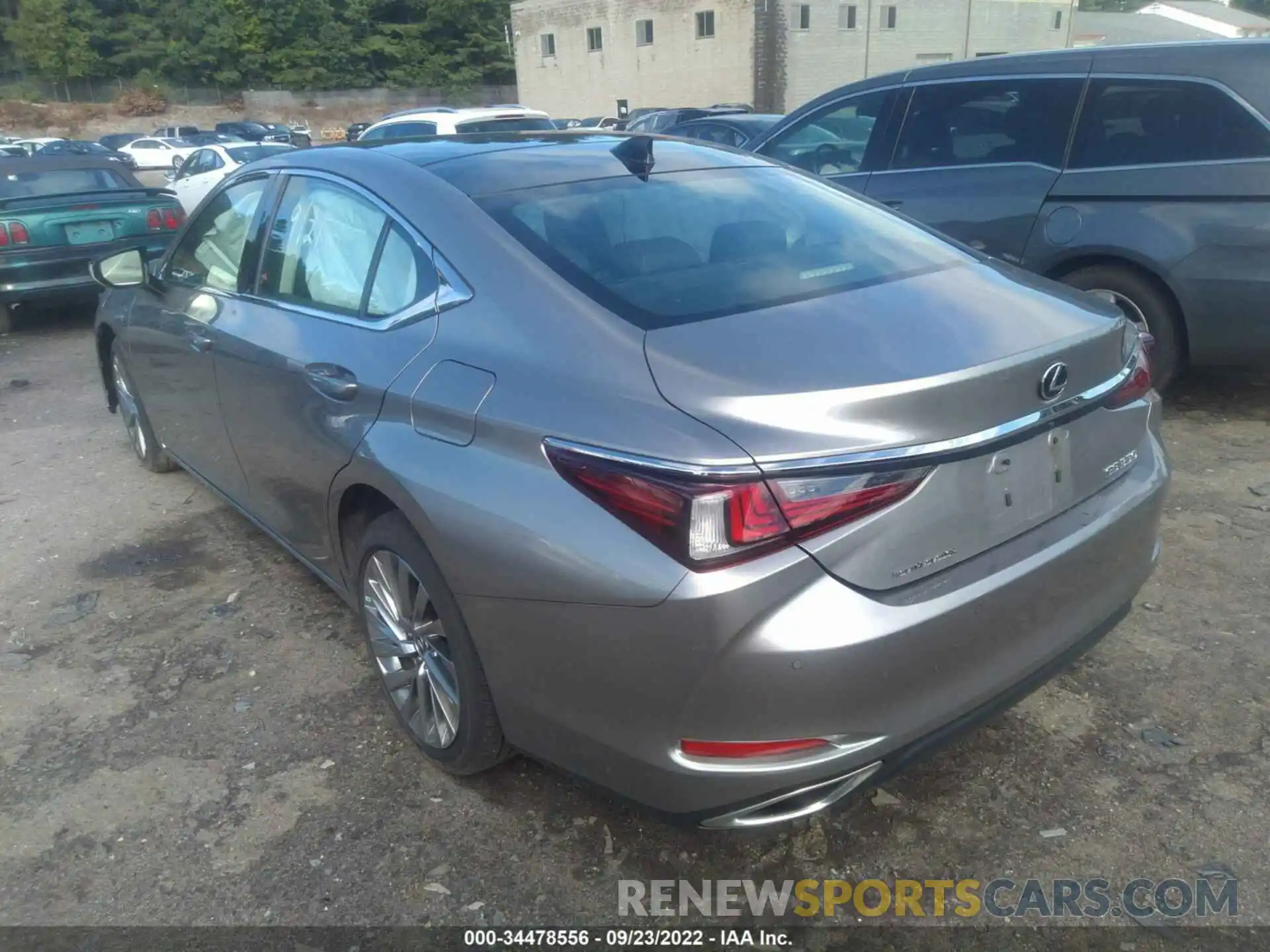 3 Photograph of a damaged car 58ABZ1B19KU016045 LEXUS ES 2019