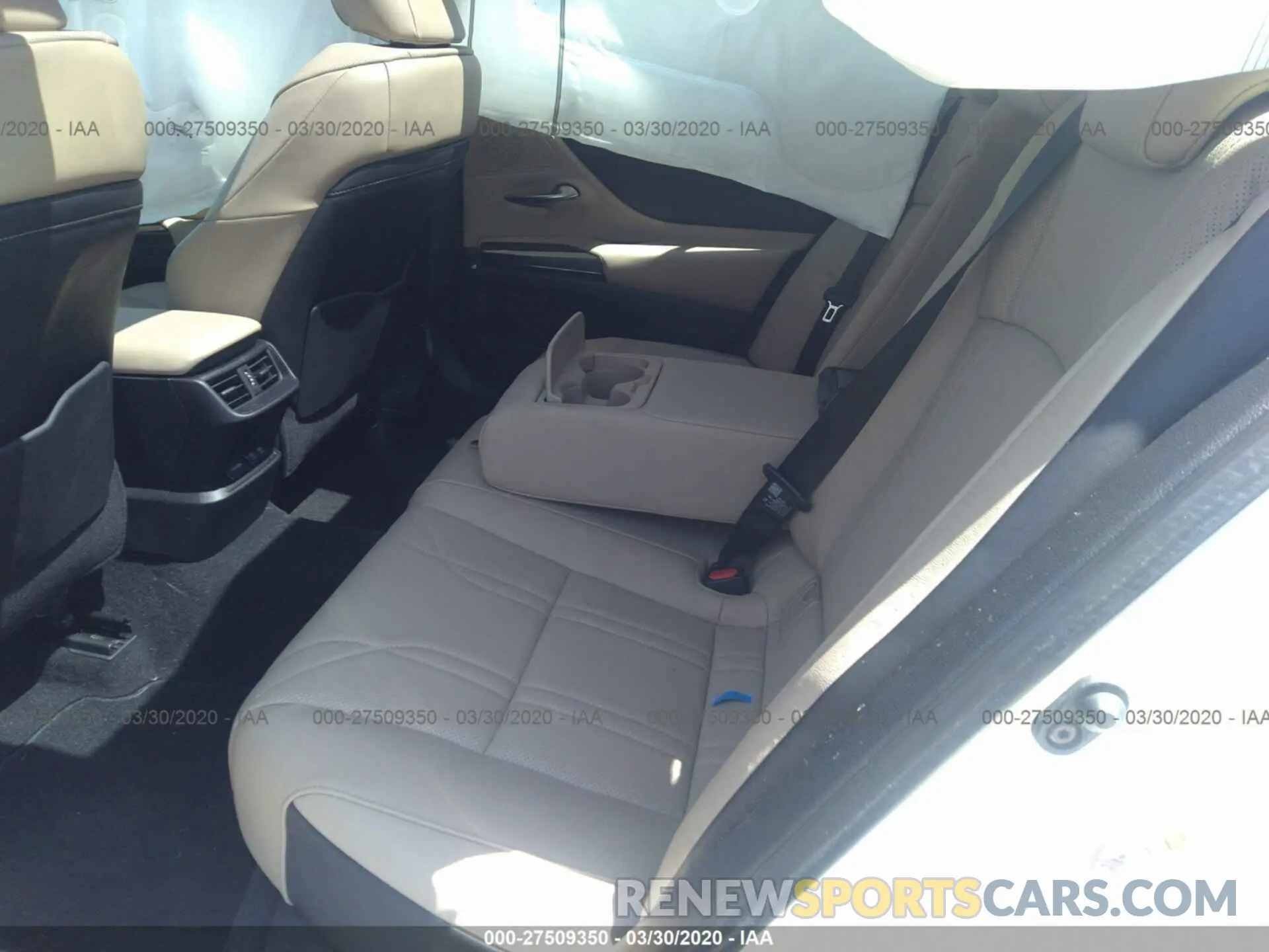 8 Photograph of a damaged car 58ABZ1B19KU016644 LEXUS ES 2019