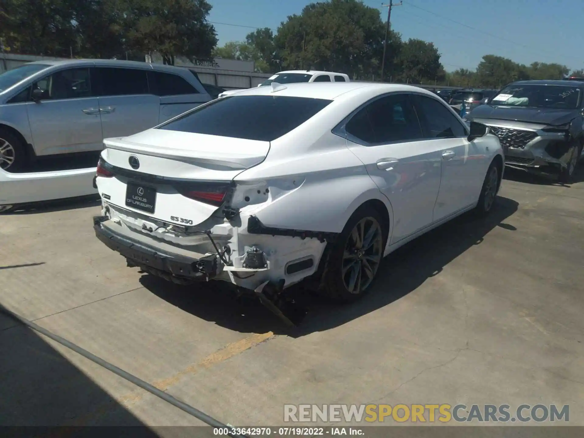 4 Photograph of a damaged car 58ABZ1B19KU017230 LEXUS ES 2019