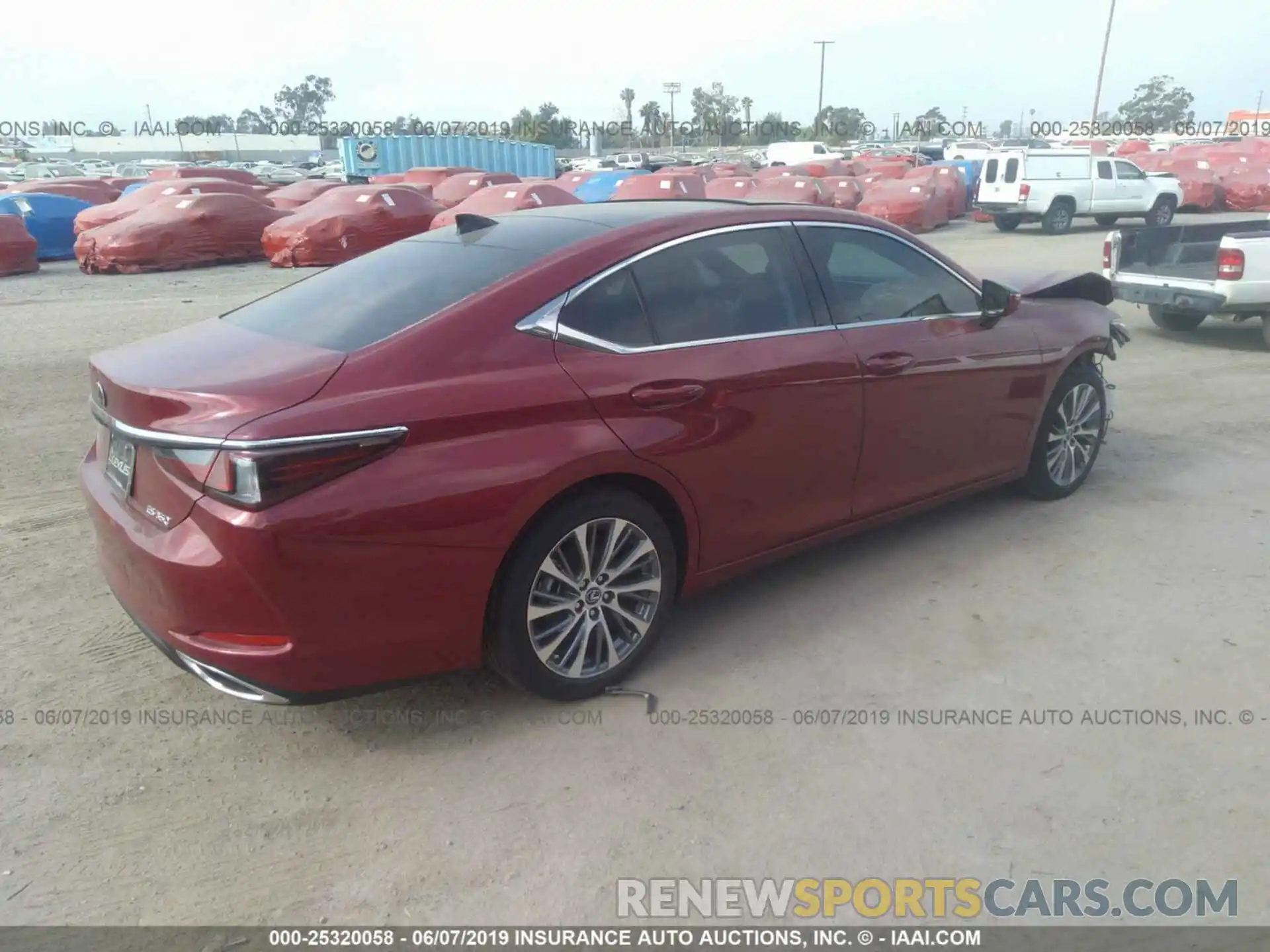 4 Photograph of a damaged car 58ABZ1B19KU021262 LEXUS ES 2019