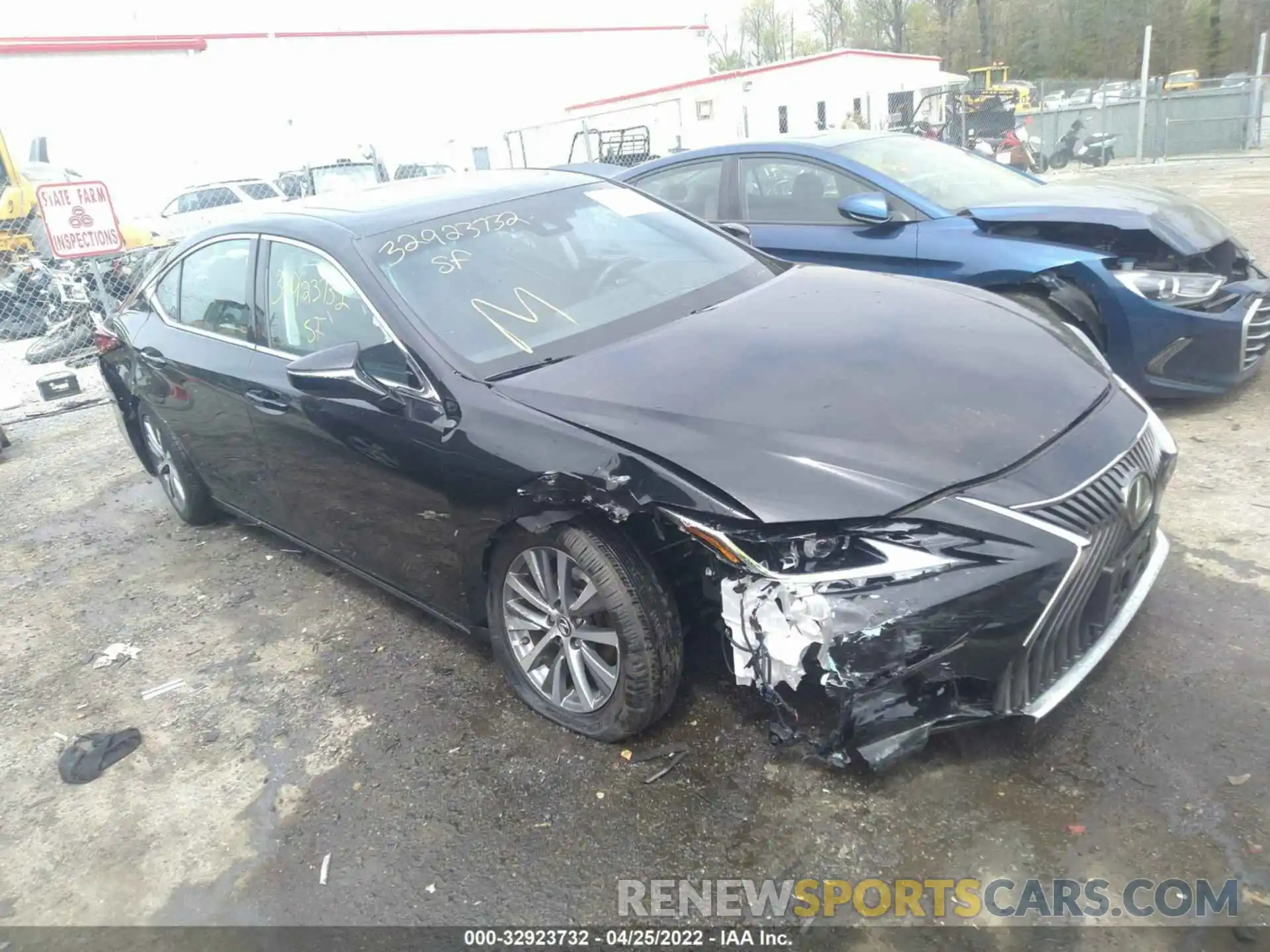 1 Photograph of a damaged car 58ABZ1B19KU025957 LEXUS ES 2019