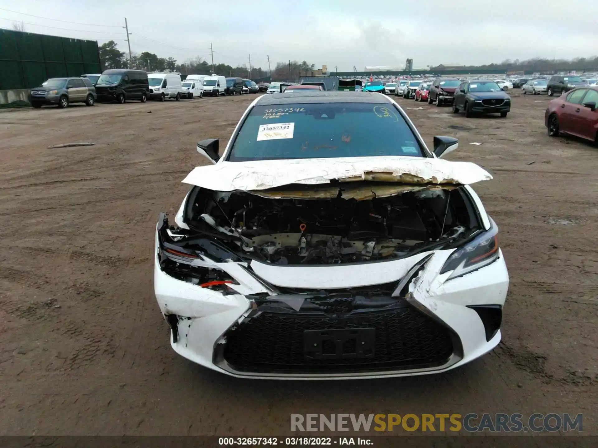 6 Photograph of a damaged car 58ABZ1B19KU036683 LEXUS ES 2019