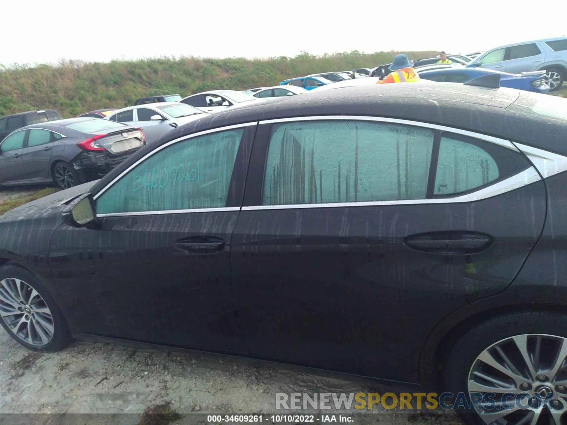 6 Photograph of a damaged car 58ABZ1B19KU038143 LEXUS ES 2019
