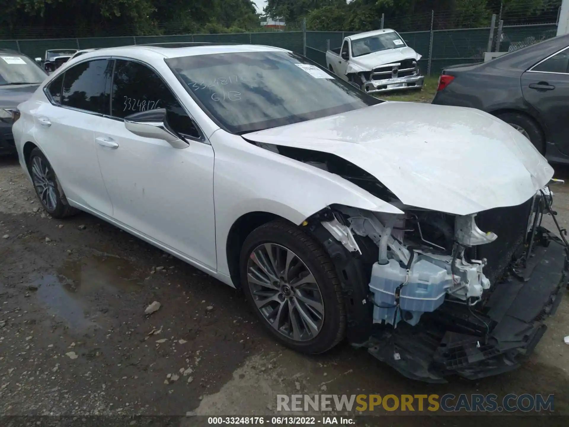 1 Photograph of a damaged car 58ABZ1B19KU040121 LEXUS ES 2019