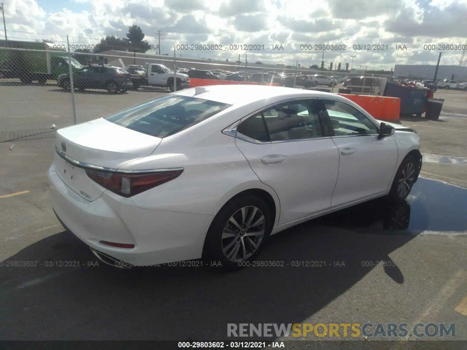 4 Photograph of a damaged car 58ABZ1B19KU048073 LEXUS ES 2019