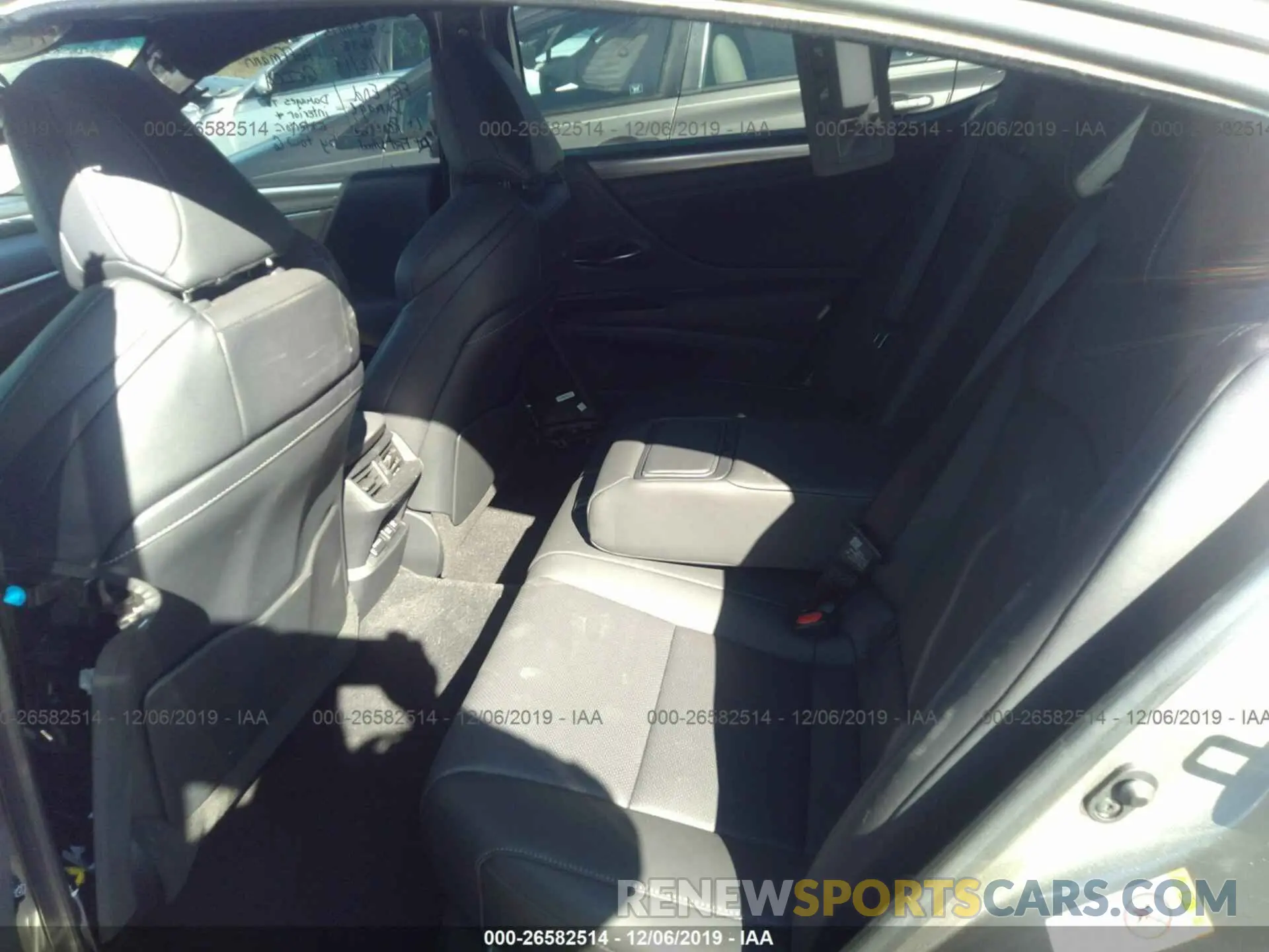 8 Photograph of a damaged car 58ABZ1B1XKU013977 LEXUS ES 2019