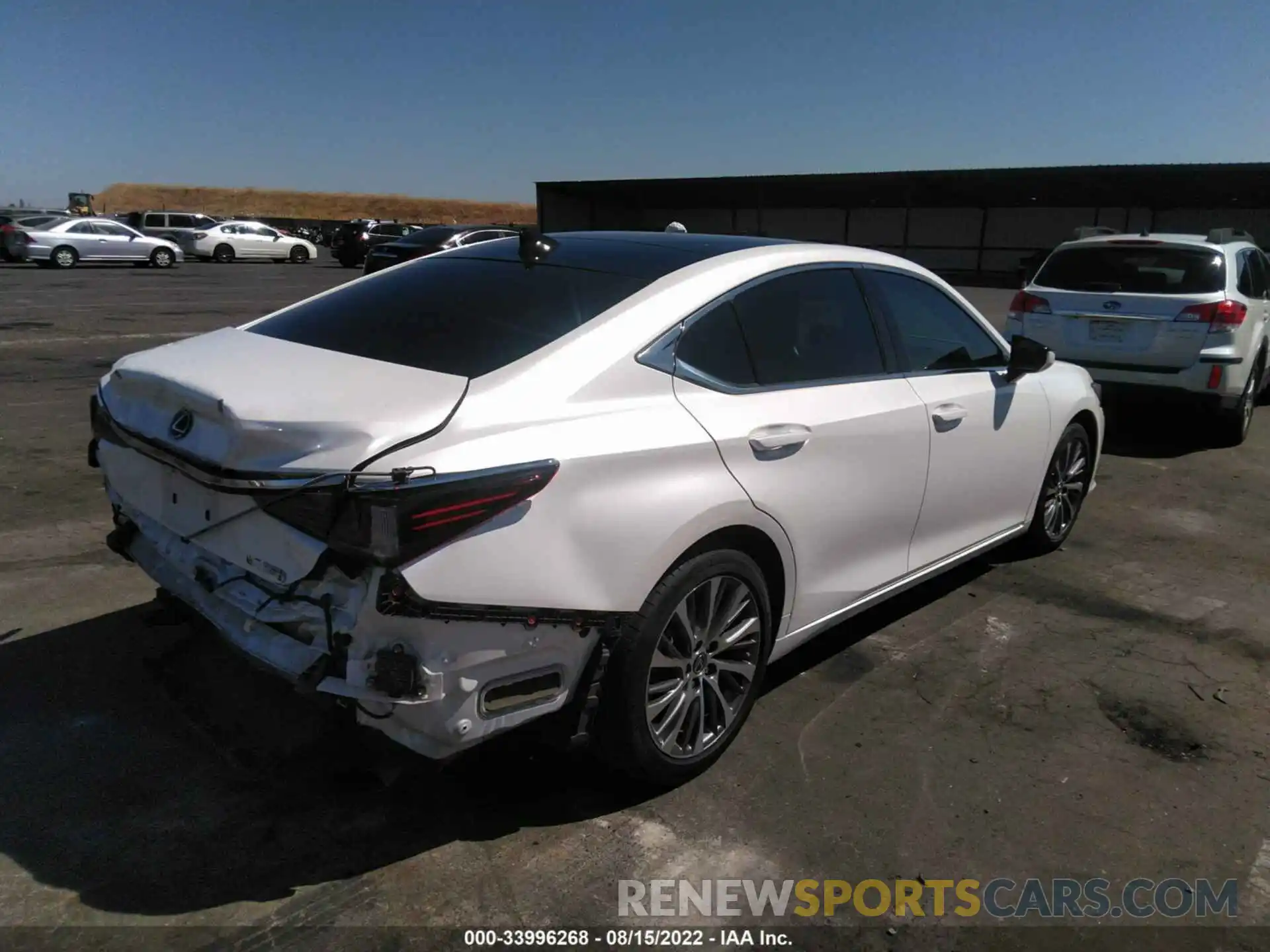 4 Photograph of a damaged car 58ABZ1B1XKU040743 LEXUS ES 2019