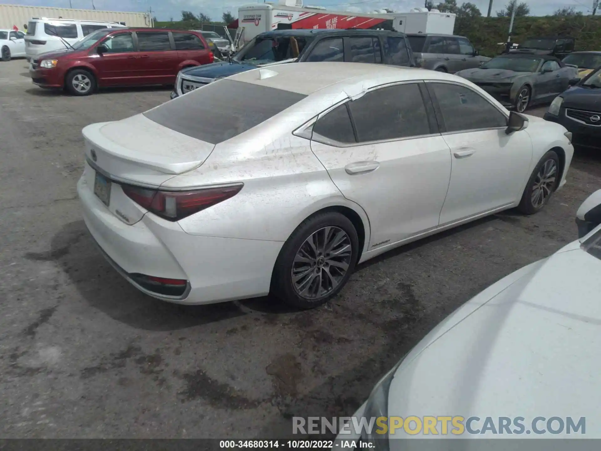 4 Photograph of a damaged car JTHB21B17K2001120 LEXUS ES 2019