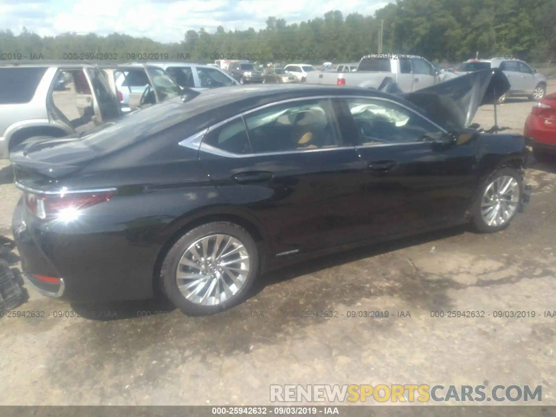 4 Photograph of a damaged car JTHB21B19K2019960 LEXUS ES 2019