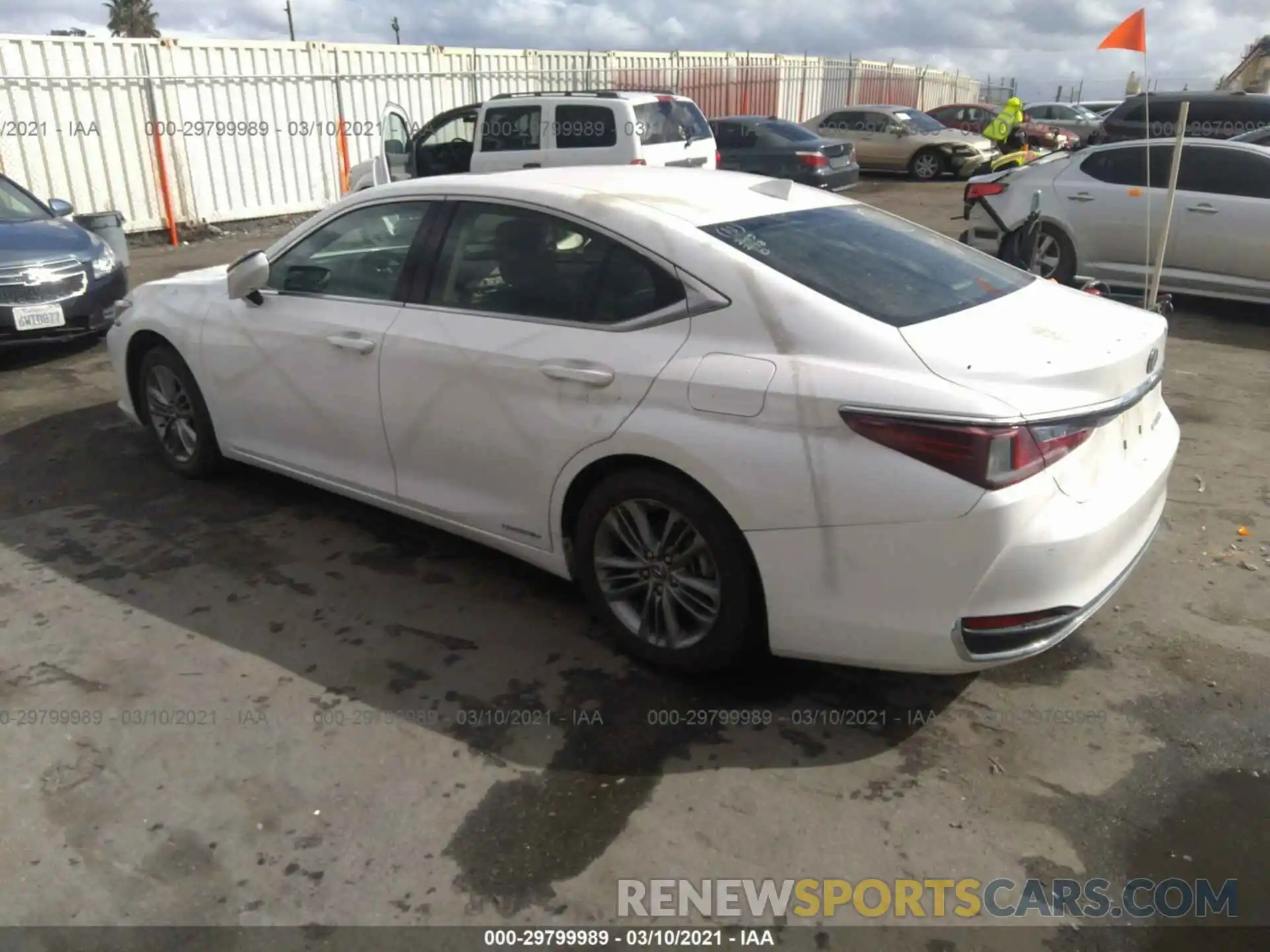 3 Photograph of a damaged car JTHB21B1XK2033303 LEXUS ES 2019