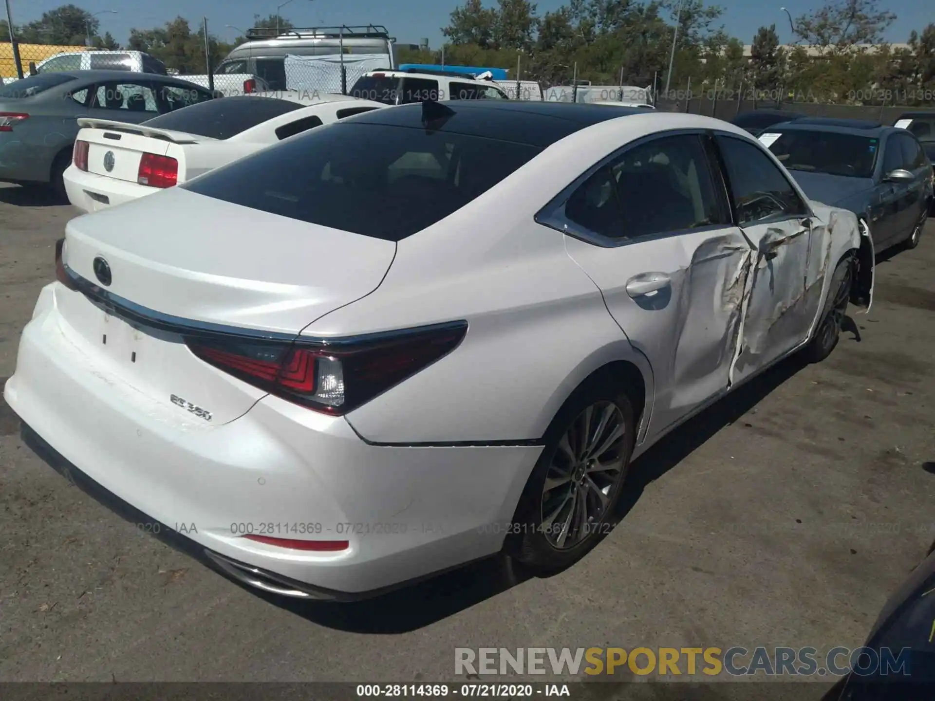 4 Photograph of a damaged car JTHBZ1B13K2001949 LEXUS ES 2019