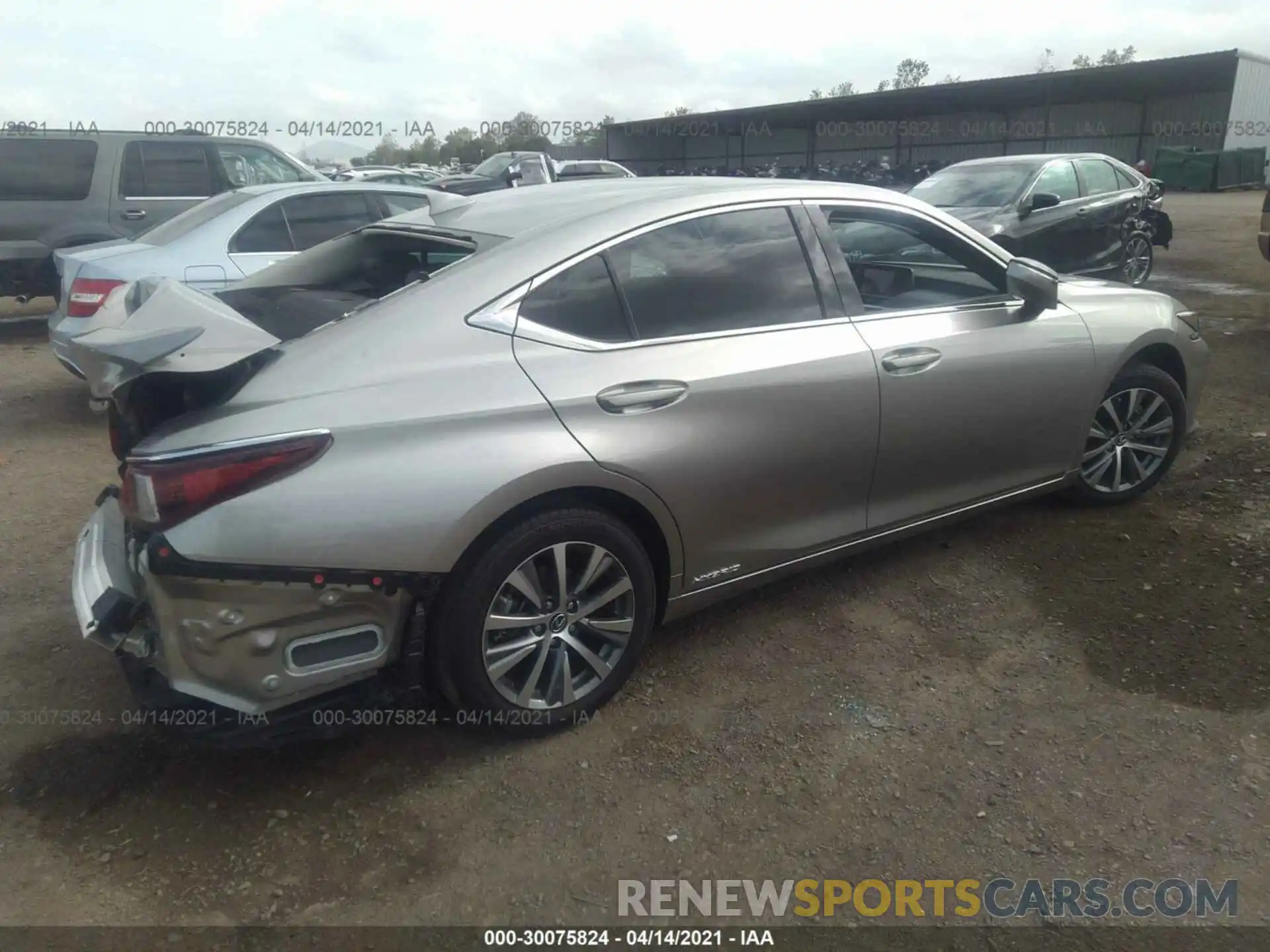 4 Photograph of a damaged car 58AC21B17LU007242 LEXUS ES 2020