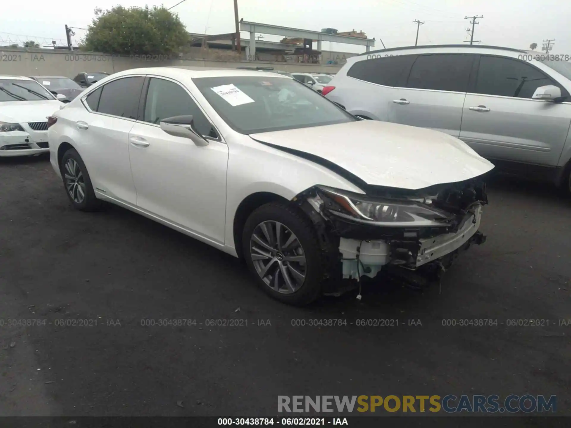 1 Photograph of a damaged car 58AC21B17LU008052 LEXUS ES 2020