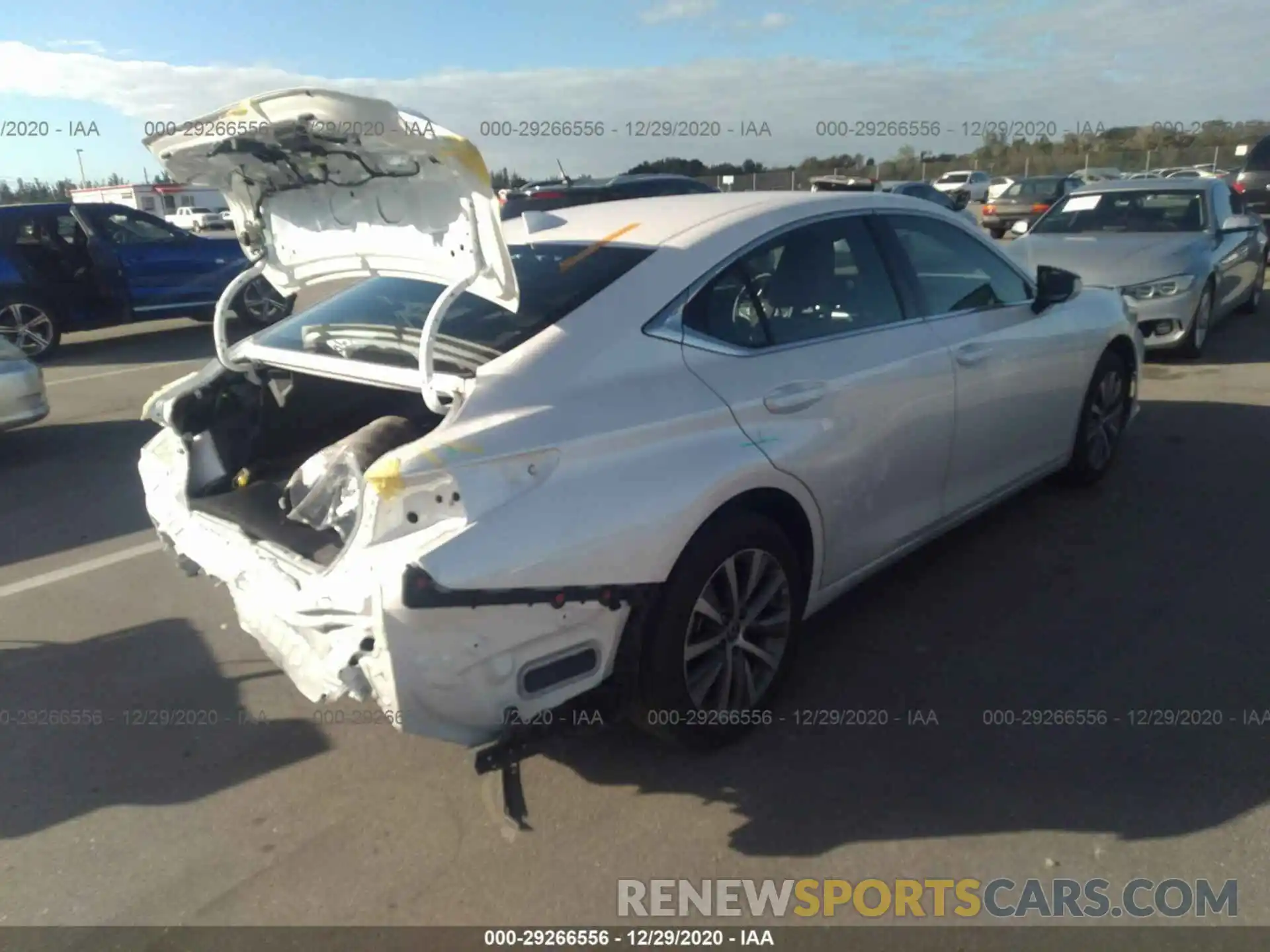 4 Photograph of a damaged car 58ACZ1B14LU053638 LEXUS ES 2020