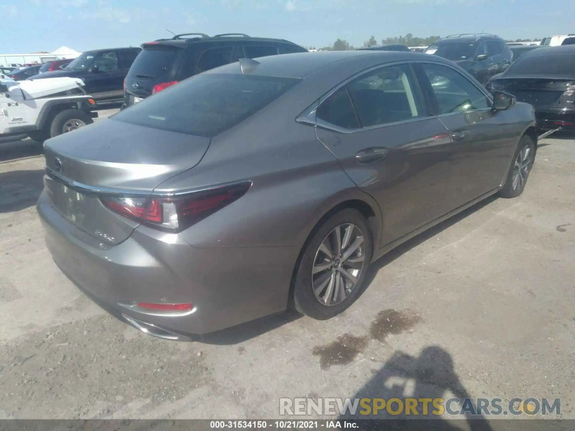 4 Photograph of a damaged car 58ACZ1B16LU067153 LEXUS ES 2020