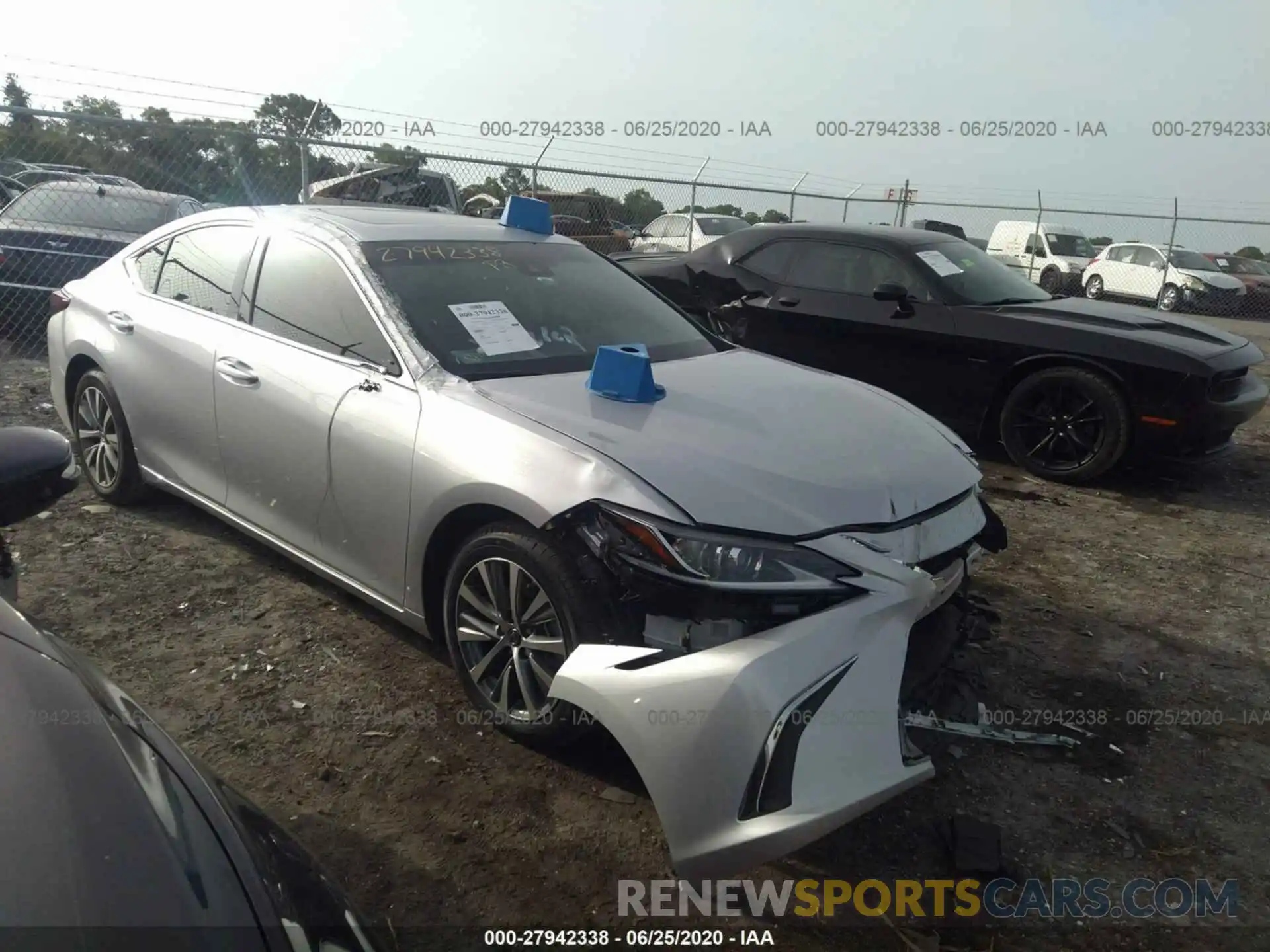 1 Photograph of a damaged car 58ACZ1B17LU062673 LEXUS ES 2020