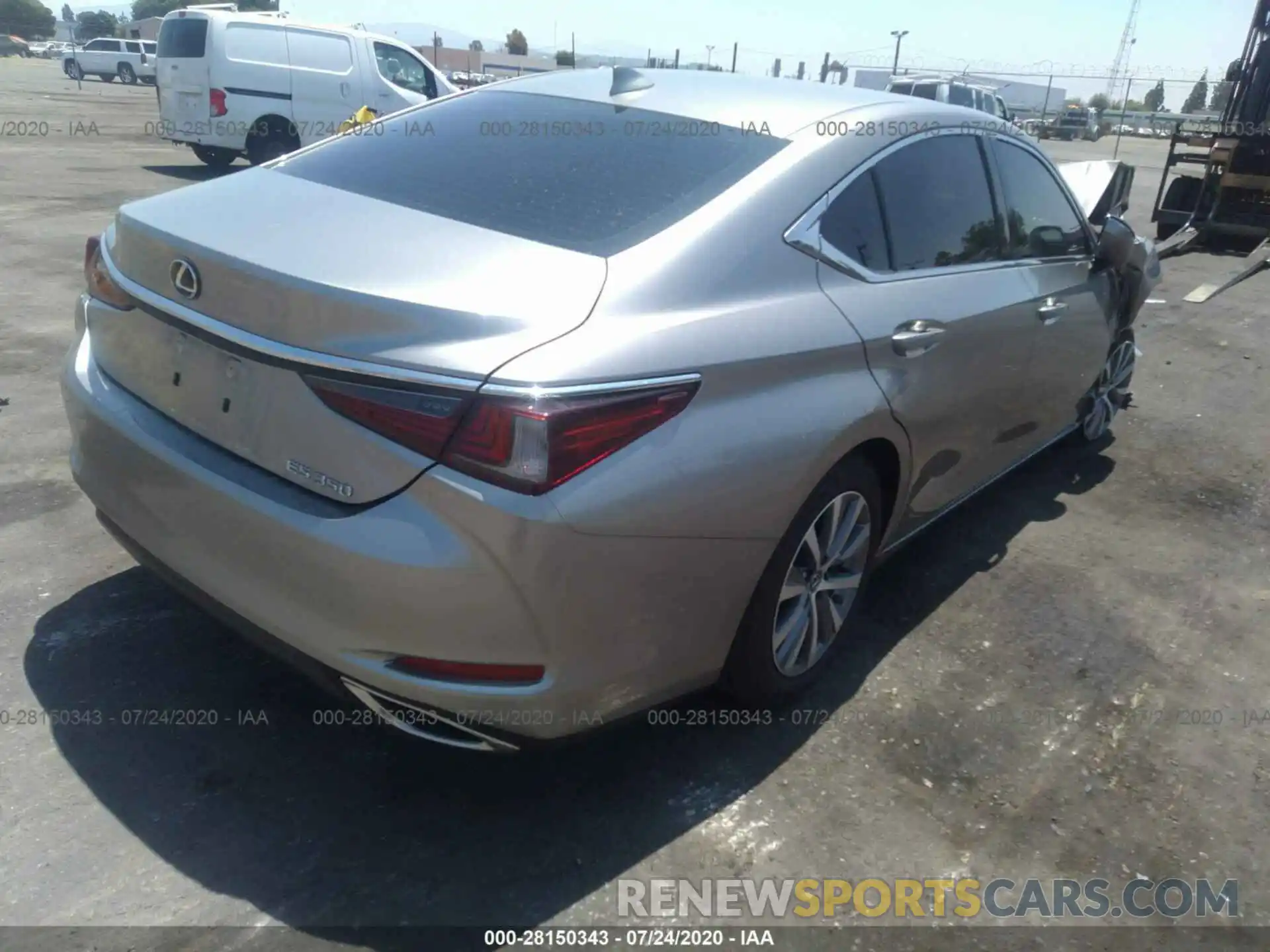 4 Photograph of a damaged car 58ACZ1B17LU063788 LEXUS ES 2020