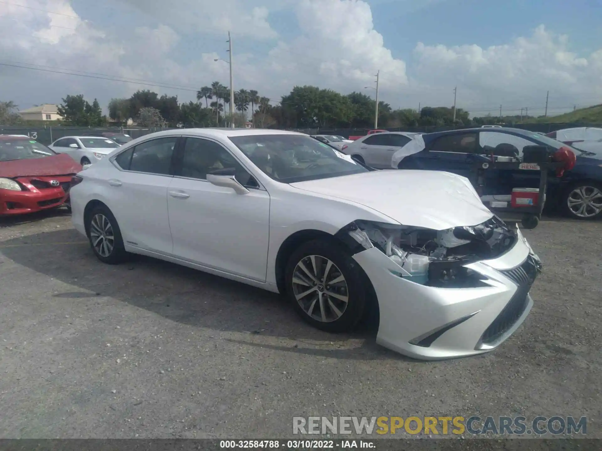 1 Photograph of a damaged car 58AD21B16LU011688 LEXUS ES 2020